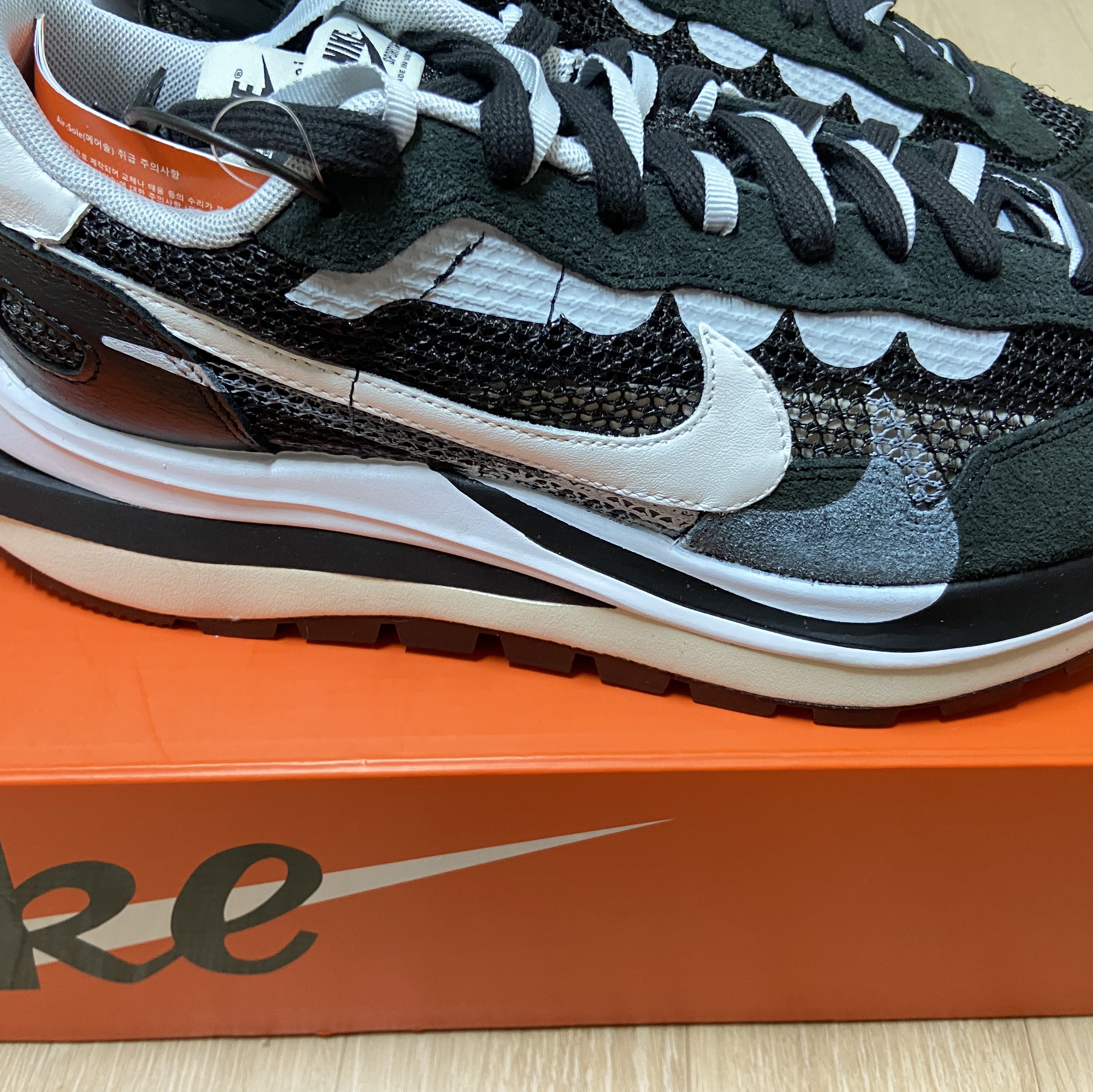 Nike x Sacai VaporWaffle Black White 착용 스타일 - 4
