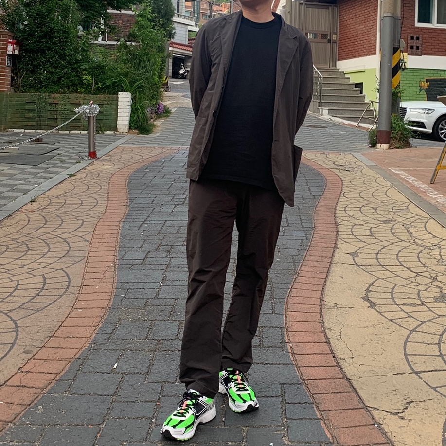 Nike Zoom Vomero 5 Electric Green Black 착용 스타일
