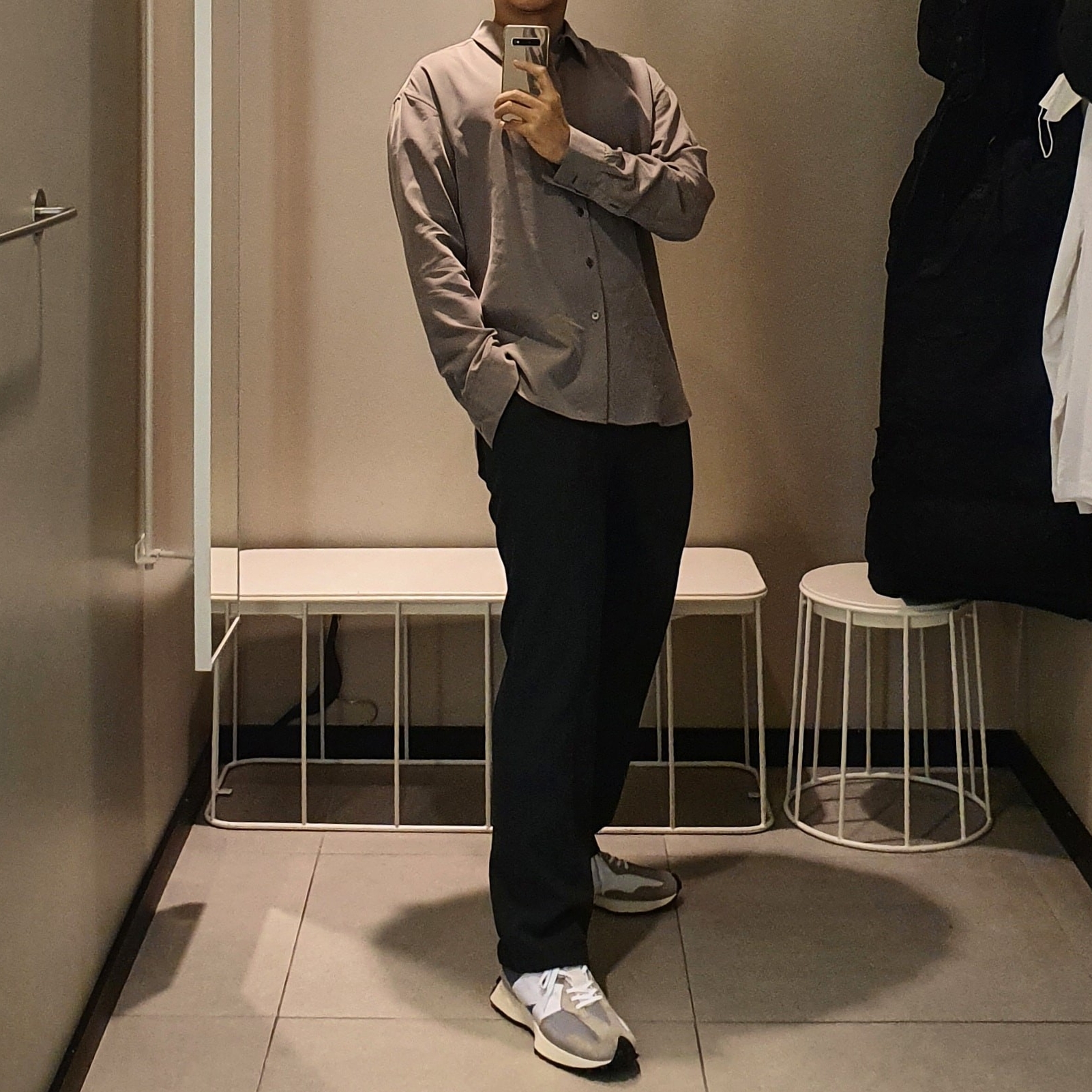 New Balance 327 Grey 착용 스타일