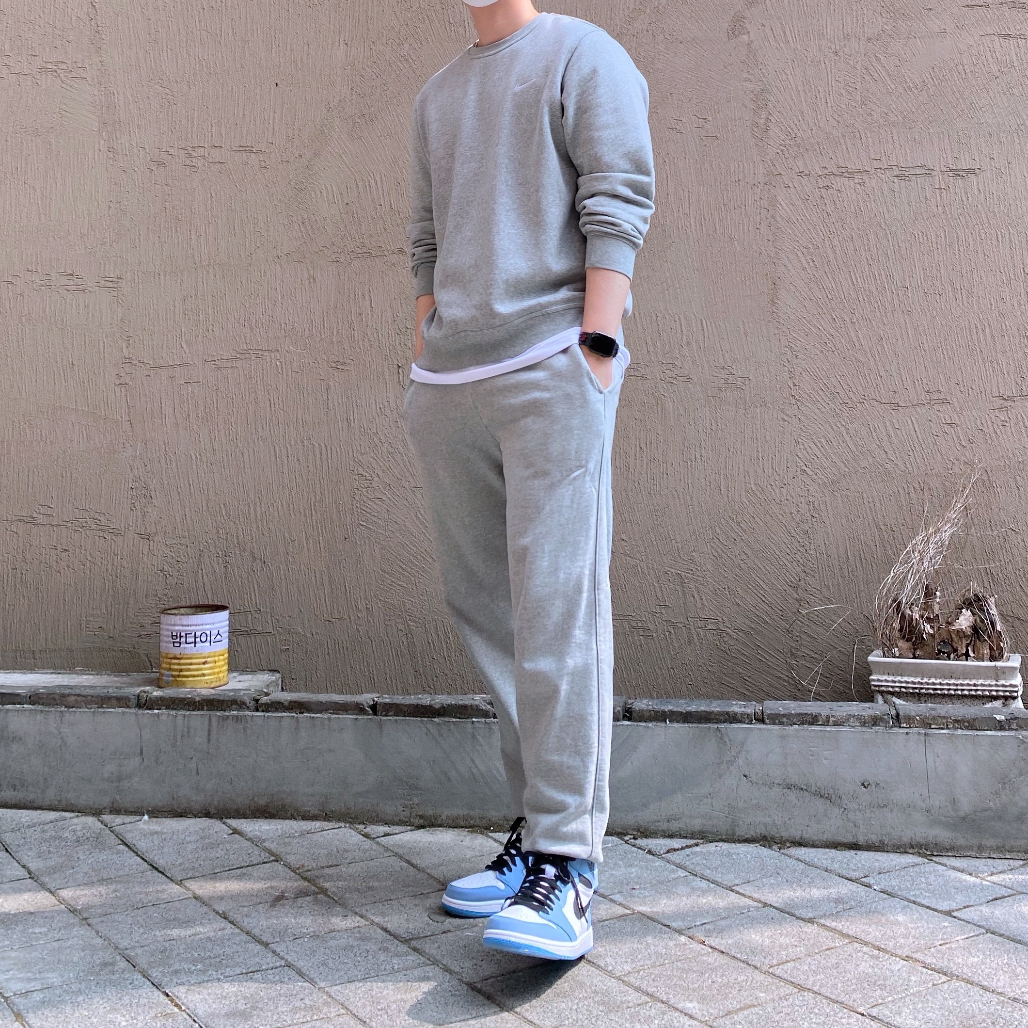 Jordan 1 Retro High OG University Blue 착용 스타일 - 2