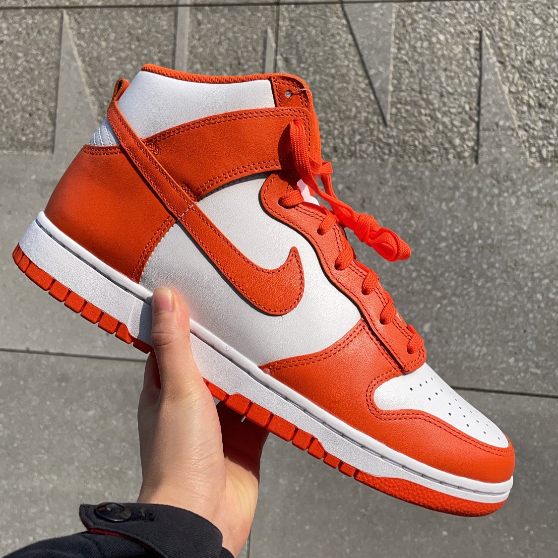 Nike Dunk High Retro Orange Blaze 착용 스타일 - 1
