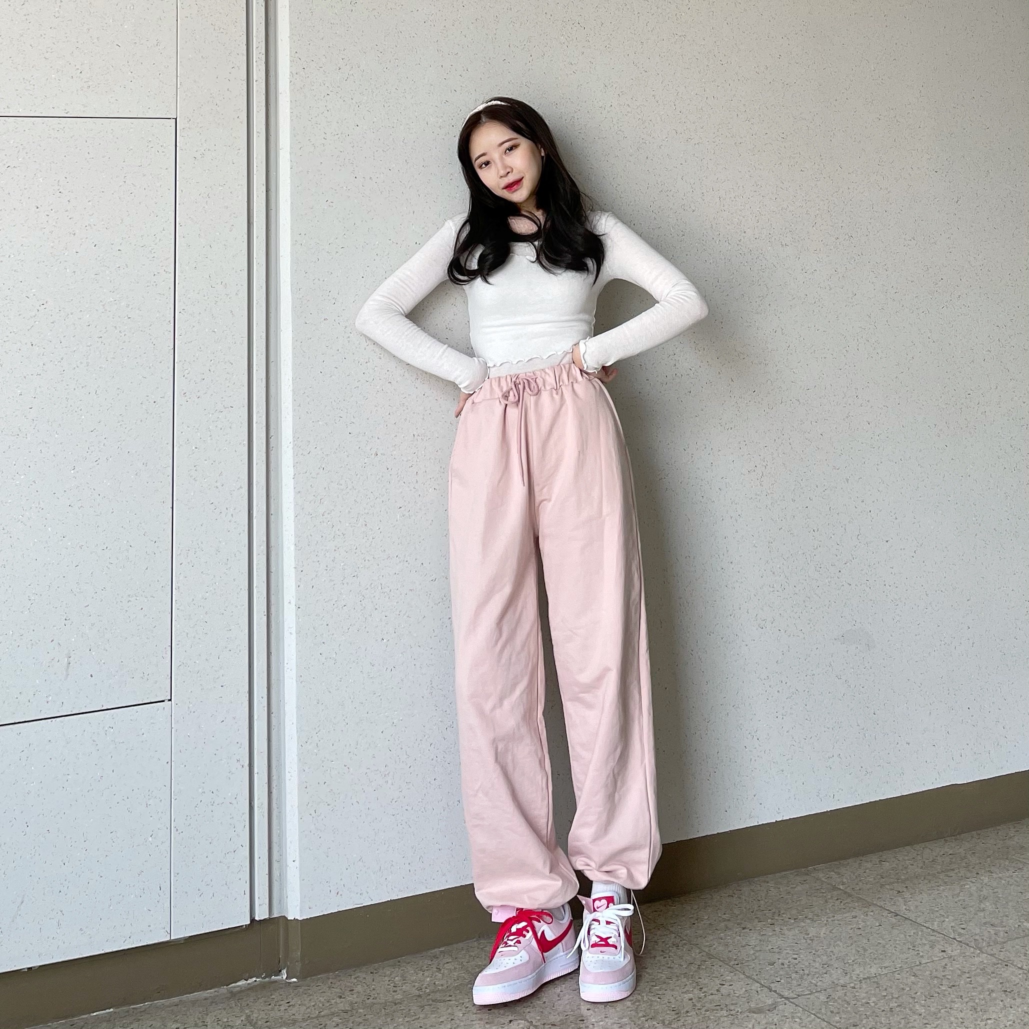 Nike Air Force 1 '07 QS Valentine's Day 착용 스타일 - 2