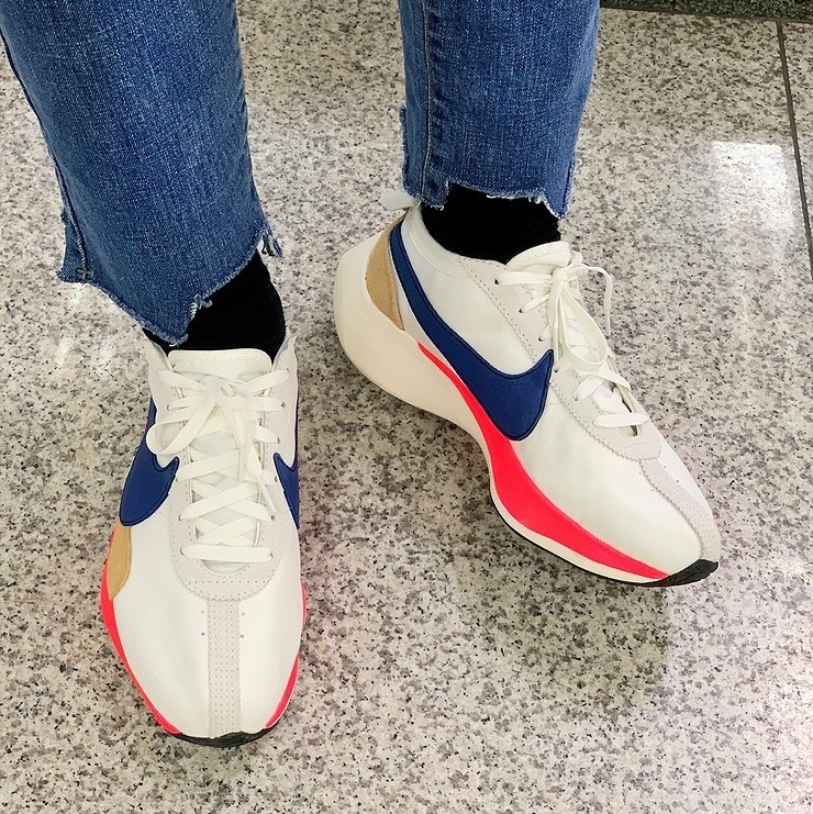Nike Moon Racer Sail Solar Blue 착용 스타일 - 3