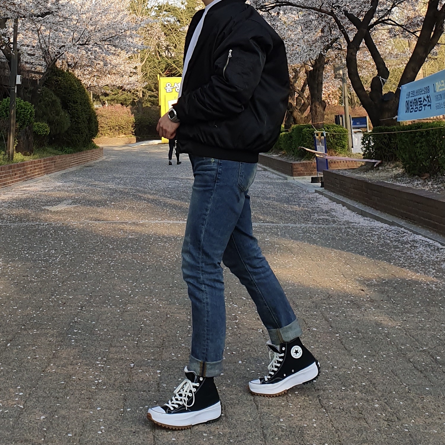 Converse Run Star Hike Hi Black White Gum 착용 스타일
