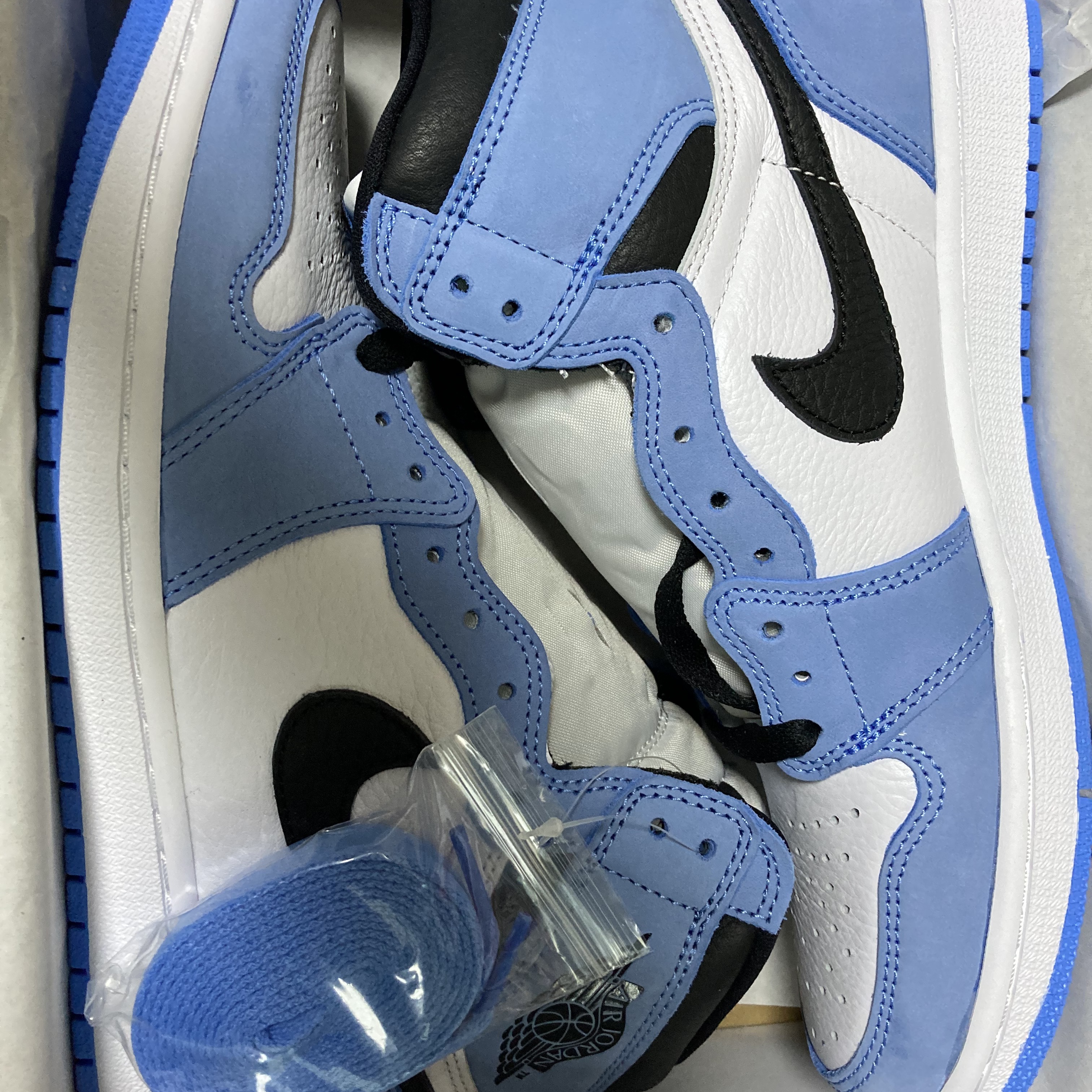 Jordan 1 Retro High OG University Blue 착용 스타일
