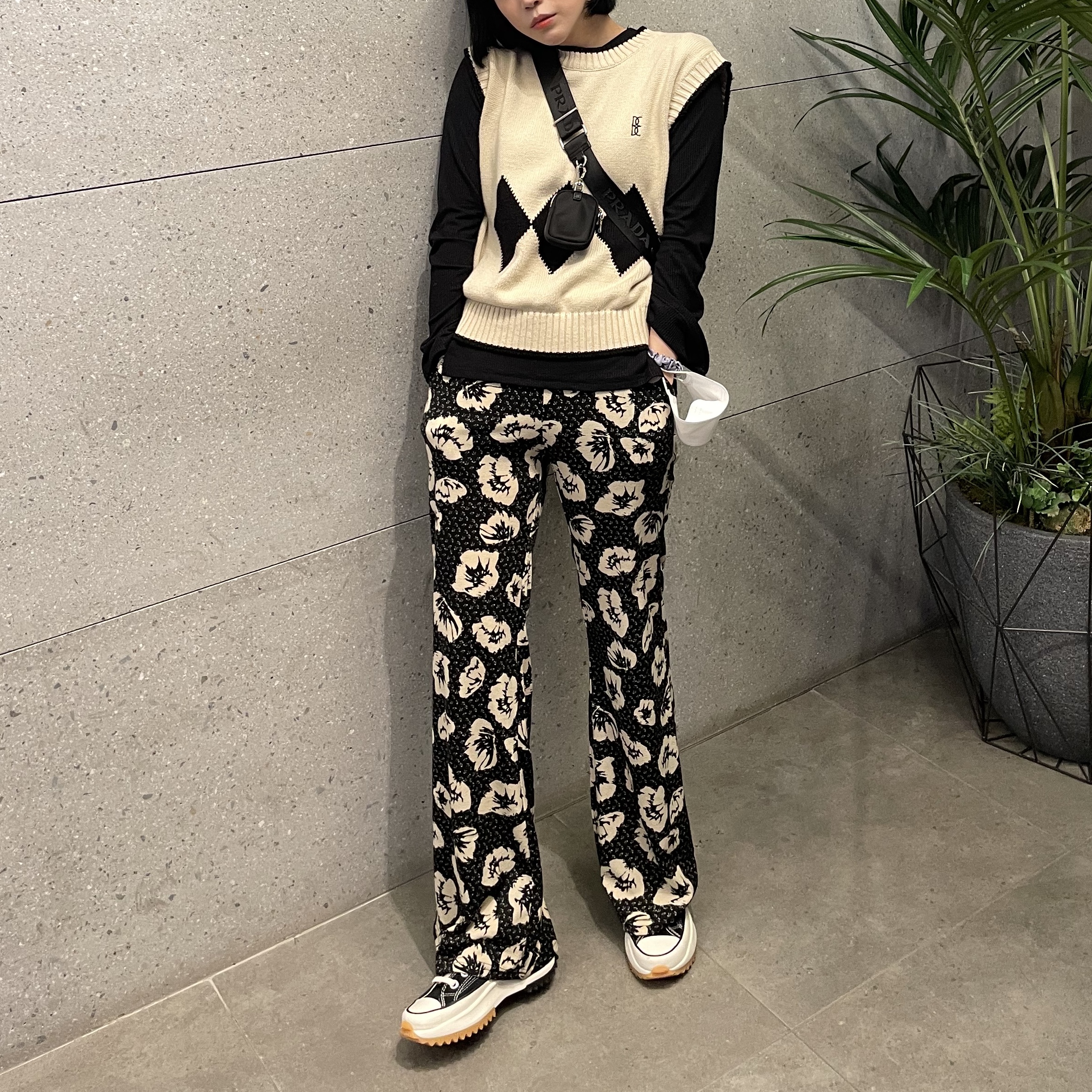 Converse x JW Anderson Run Star Hike Hi Black 착용 스타일 - 1