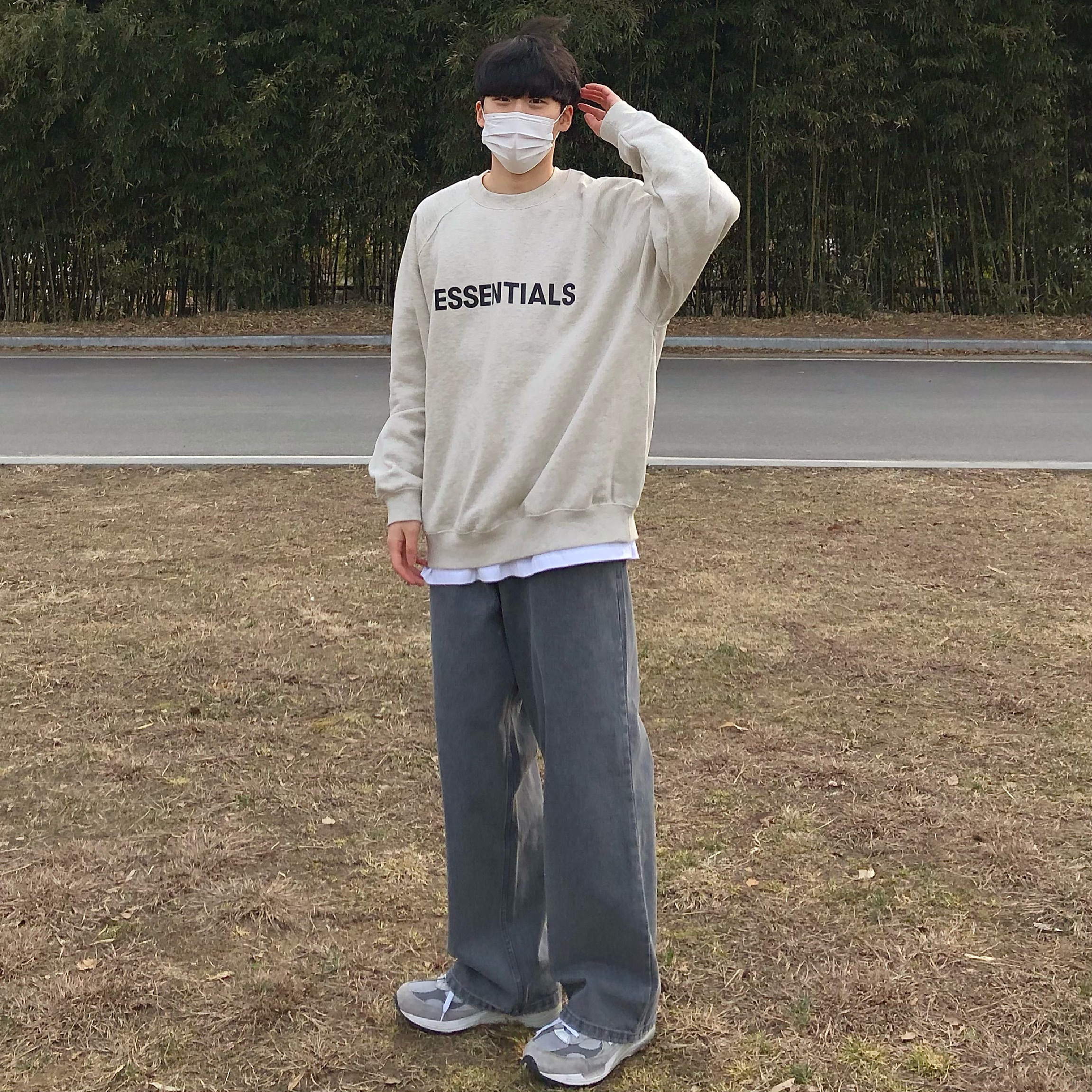 Essentials 3D Silicon Applique Crewneck Oatmeal/Oatmeal Heather/Light Heather Oatmeal 2020, New Balance 993 Made in USA Grey - D Standard 착용 스타일