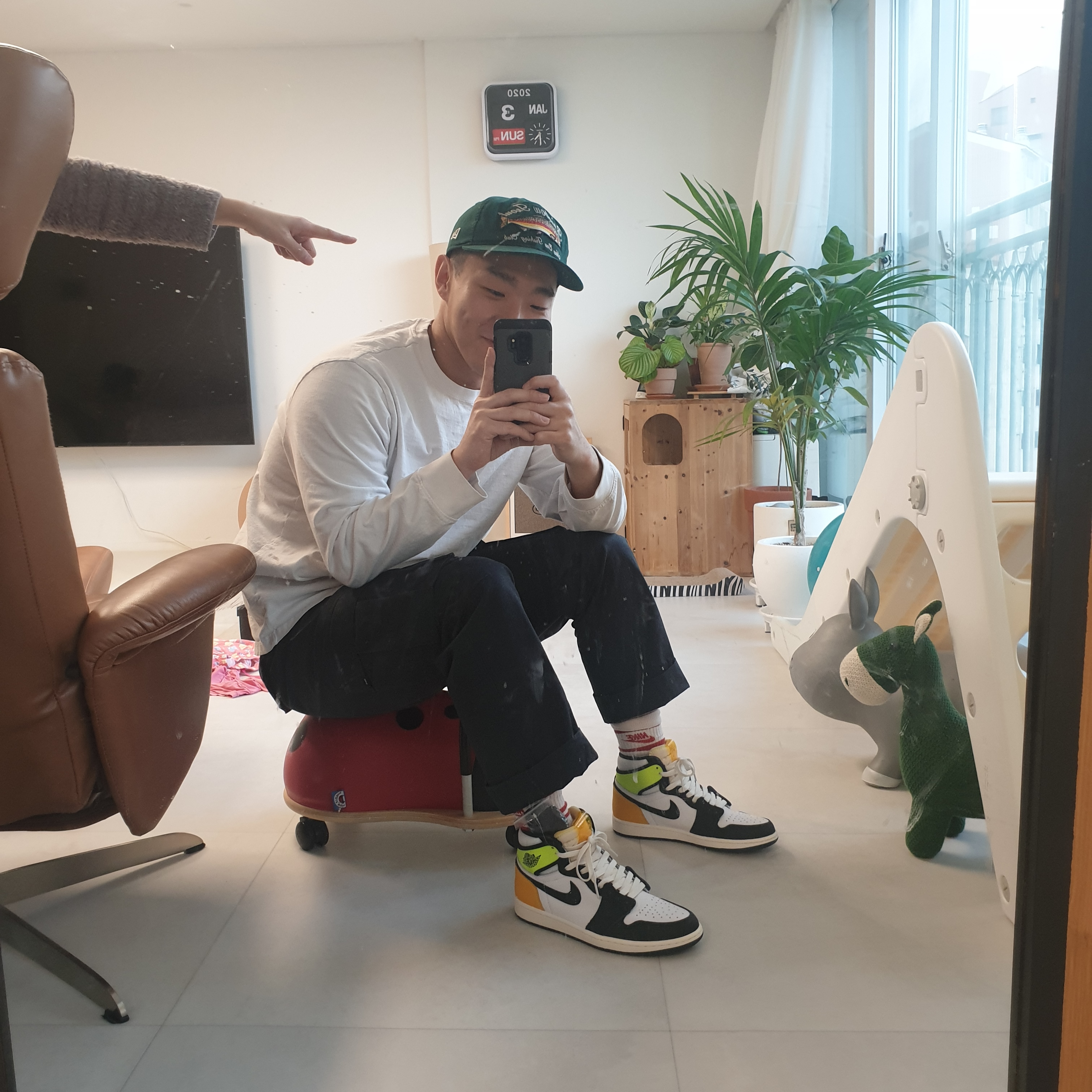 Jordan 1 Retro High OG Volt Gold 착용 스타일