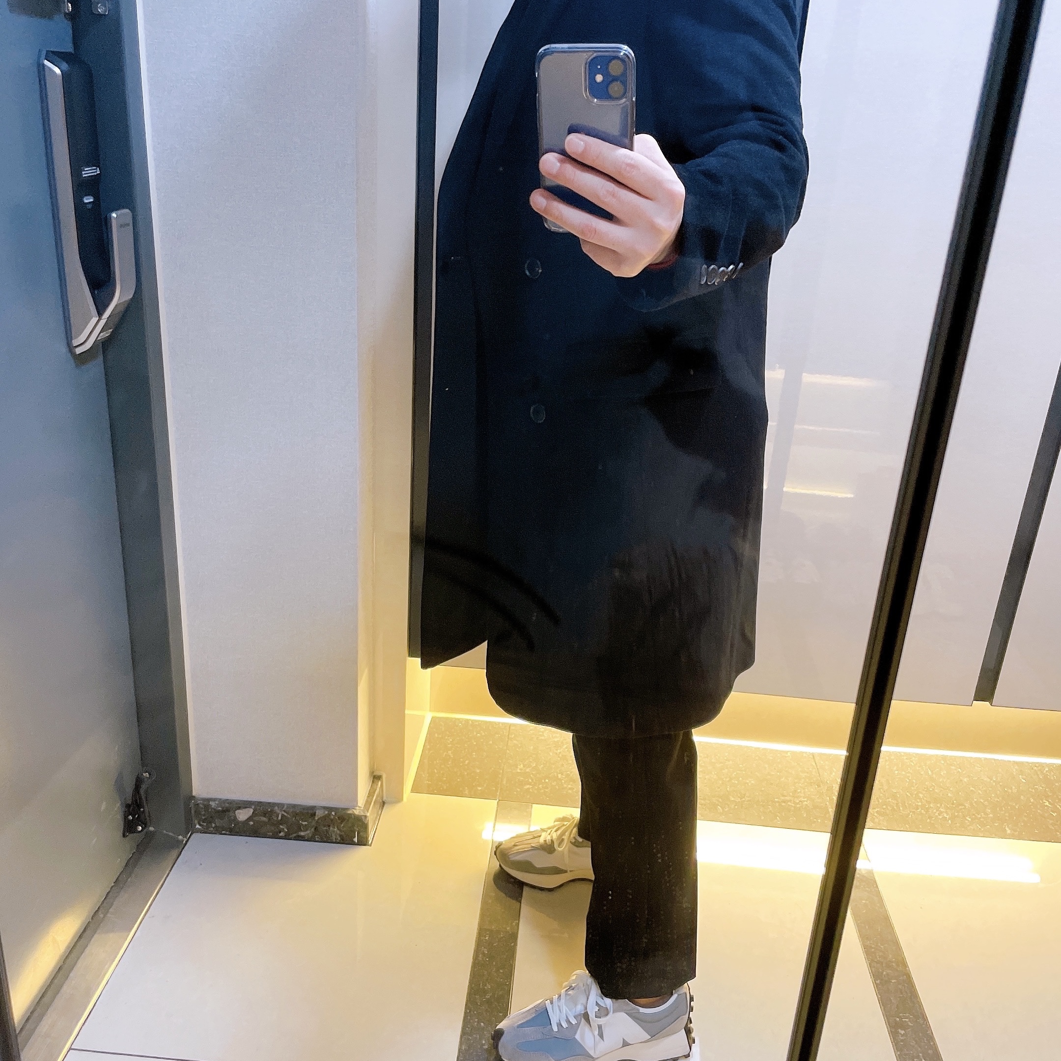 New Balance 327 Grey 착용 스타일