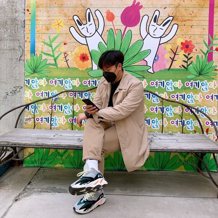 Adidas Yeezy Boost 700 Wave Runner Solid Grey 2017/2019 착용 스타일