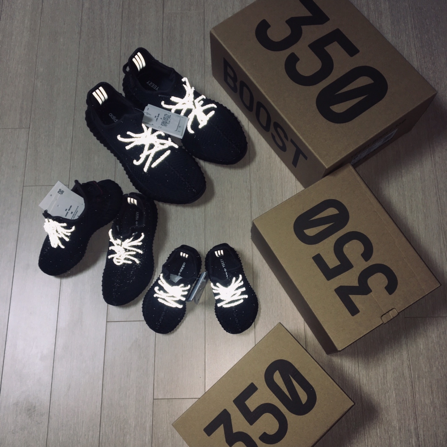 (Infant) Adidas Yeezy Boost 350 V2 Black, Adidas Yeezy Boost 350 V2 Black - Non-Reflective 착용 스타일 - 4