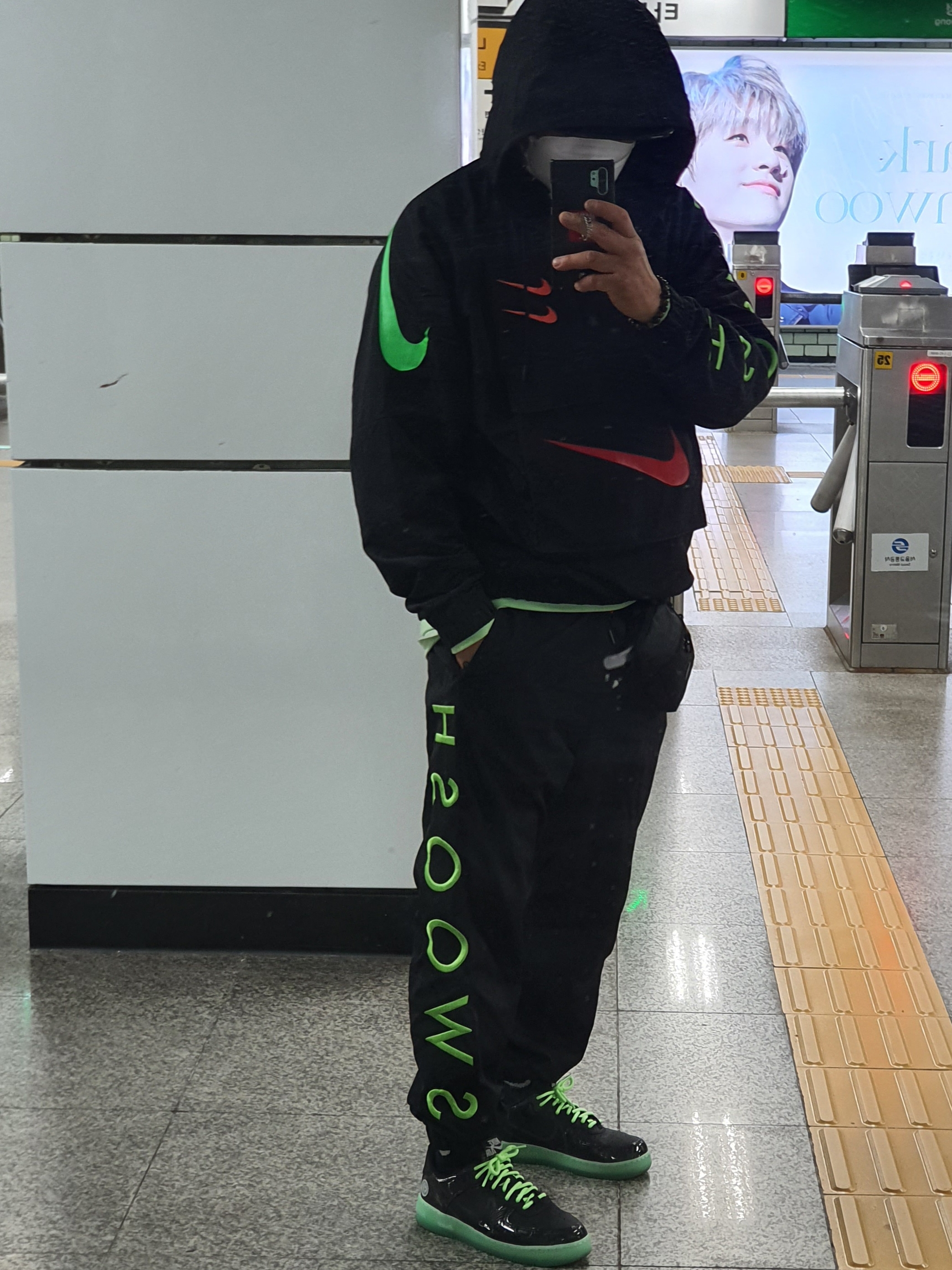 Nike Air Force 1 React LV8 Barely Green 착용 스타일 - 2
