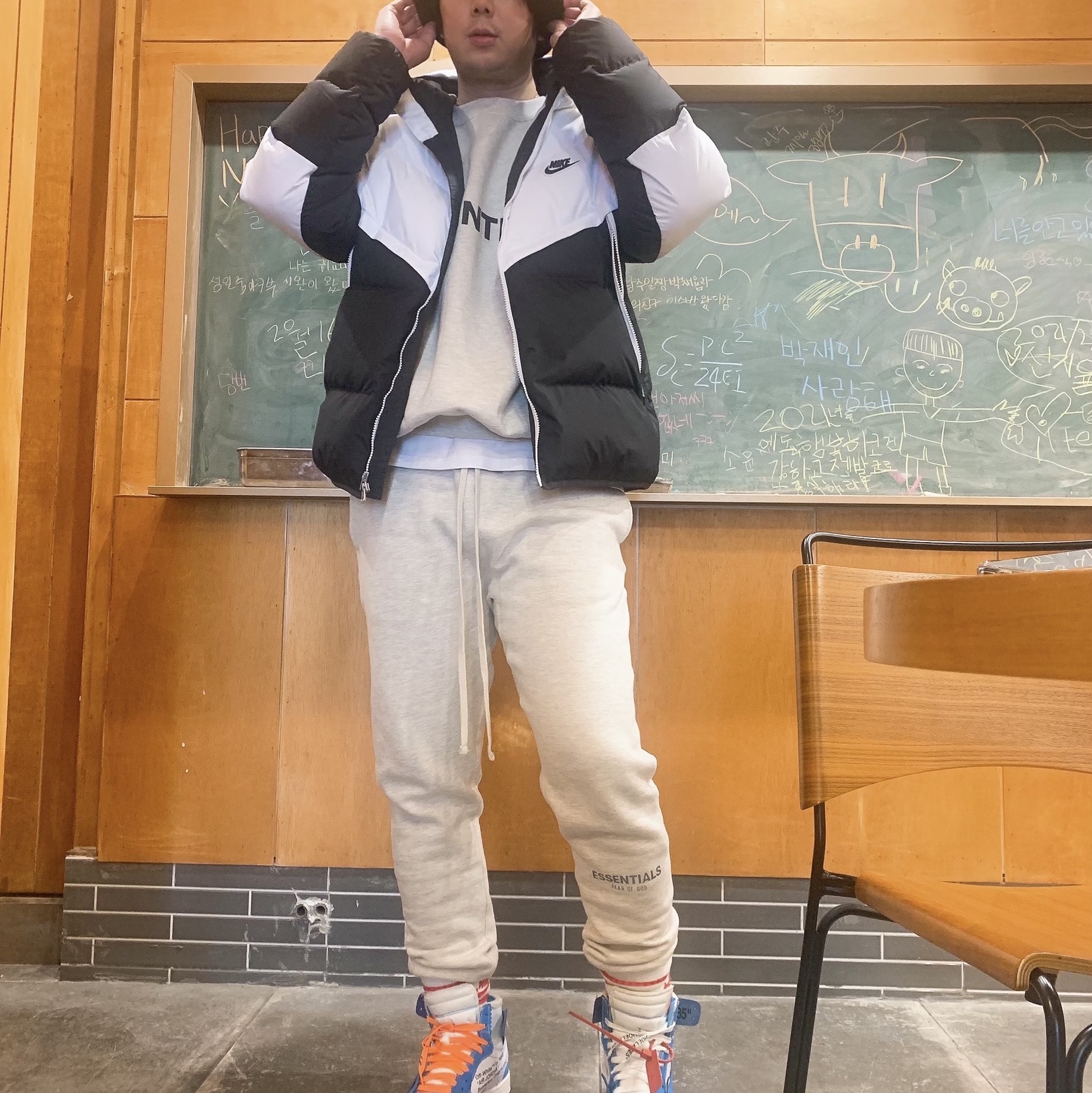 Jordan 1 x Off-White Retro High University Blue, Essentials Sweatpants Oatmeal/Oatmeal Heather/Light Heather Oatmeal 2020 착용 스타일
