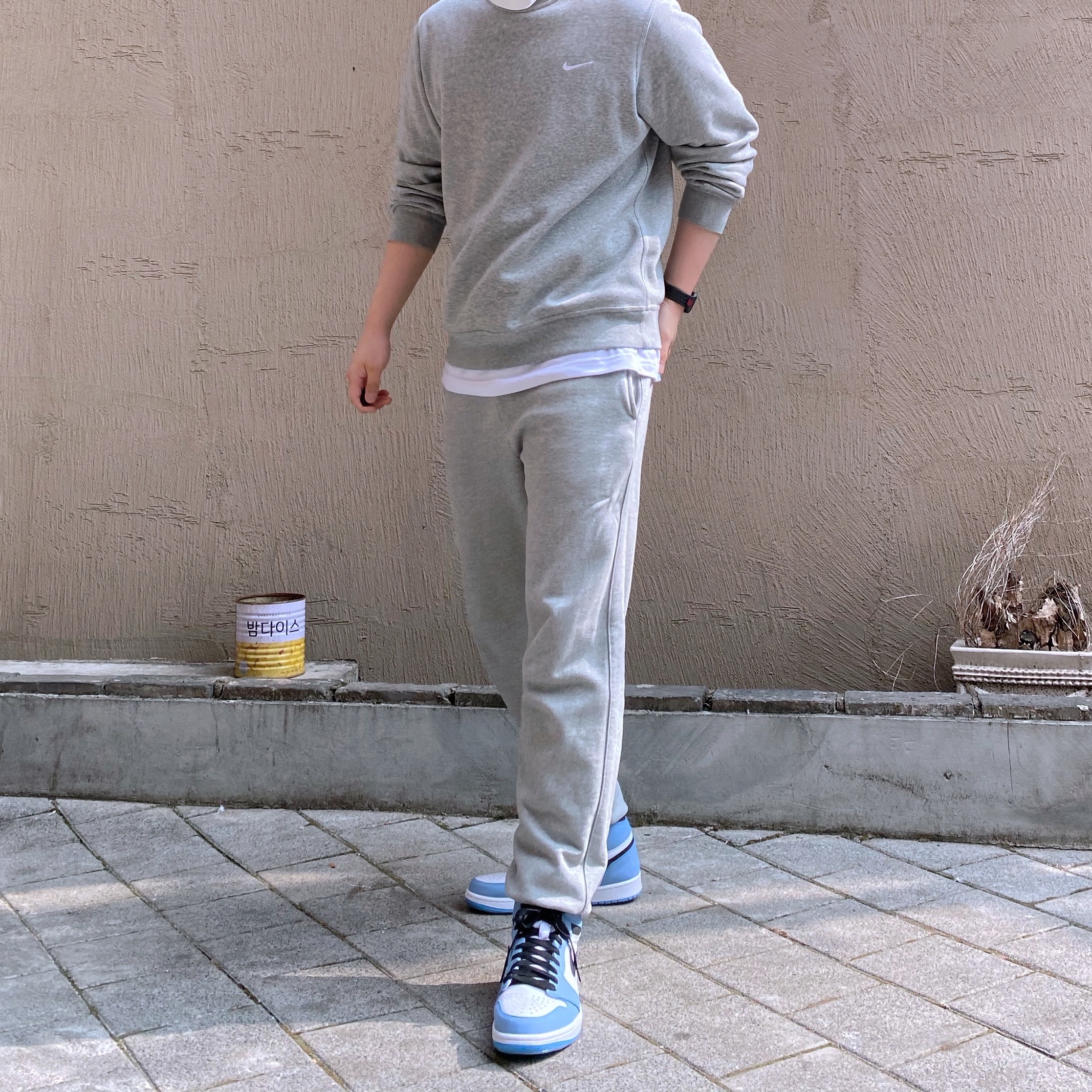 Jordan 1 Retro High OG University Blue 착용 스타일 - 4