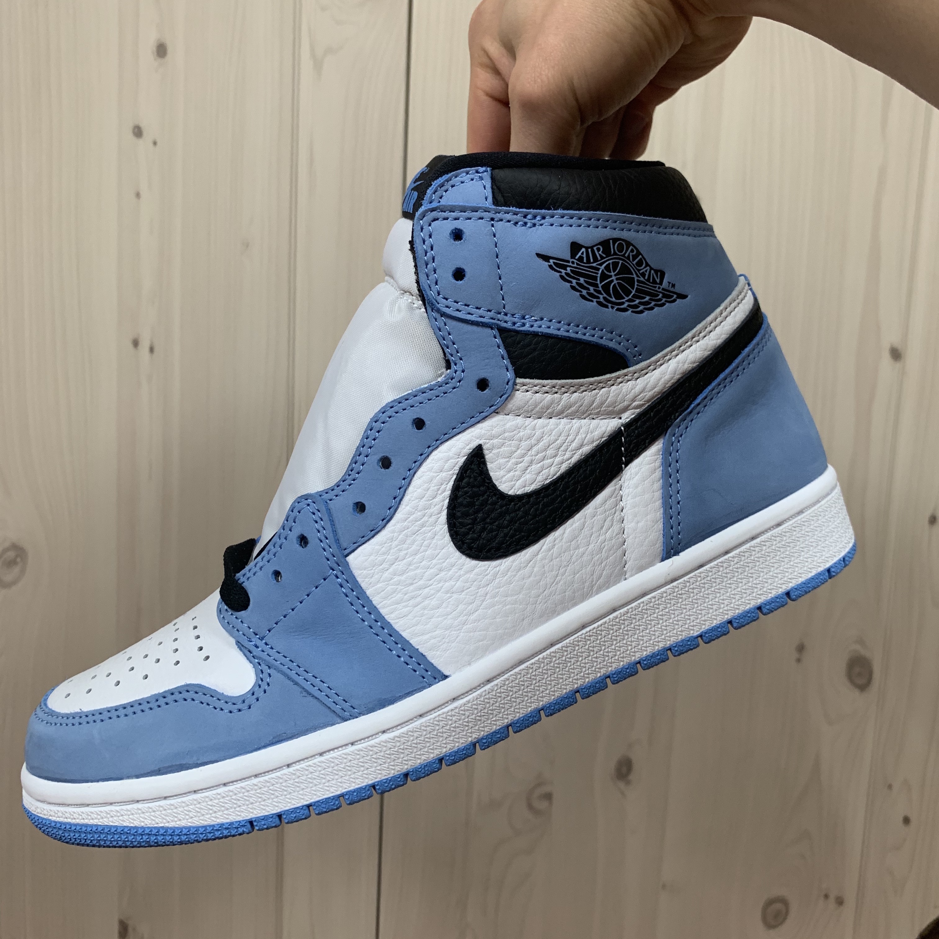 Jordan 1 Retro High OG University Blue 착용 스타일 - 3