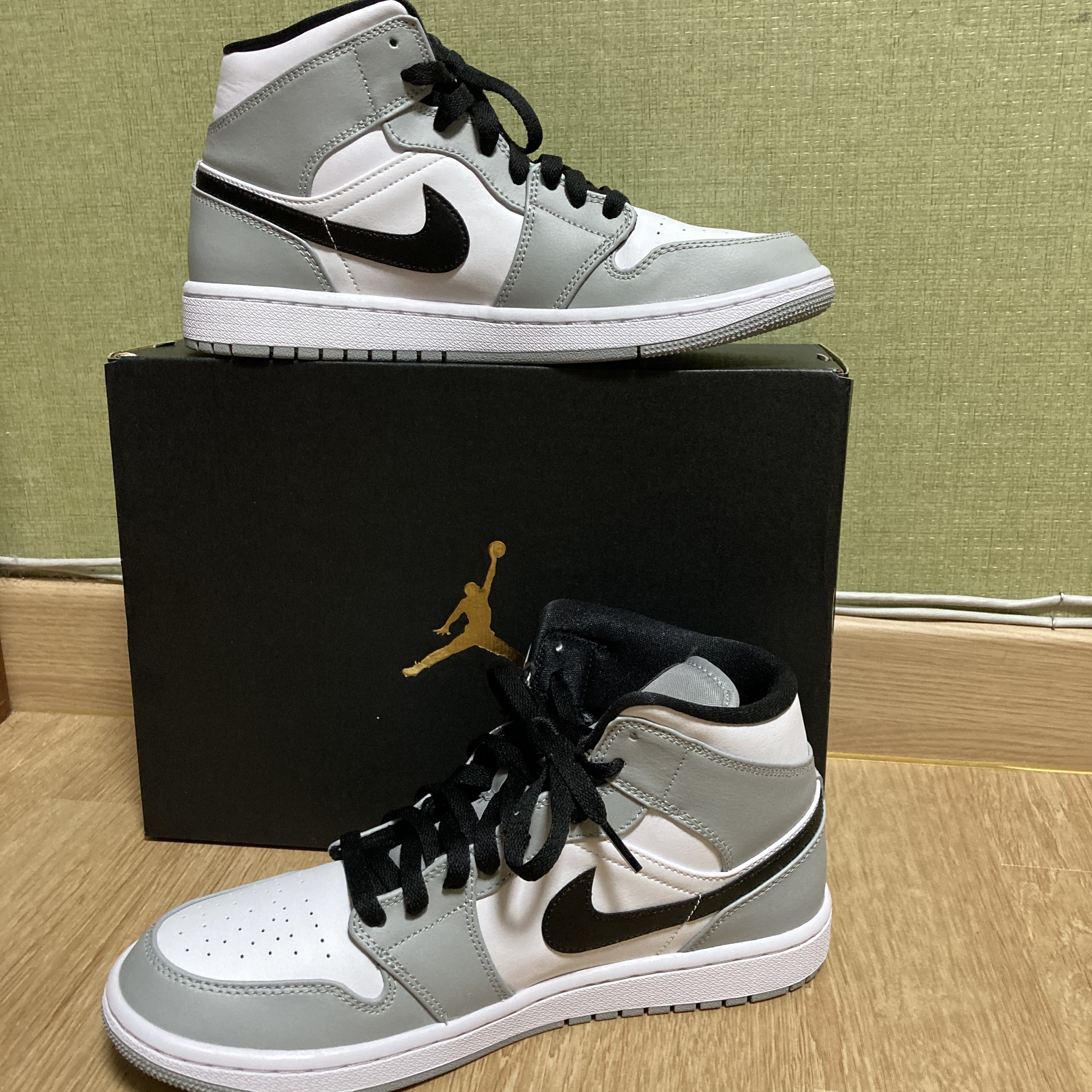 Jordan 1 Mid Light Smoke Grey 착용 스타일