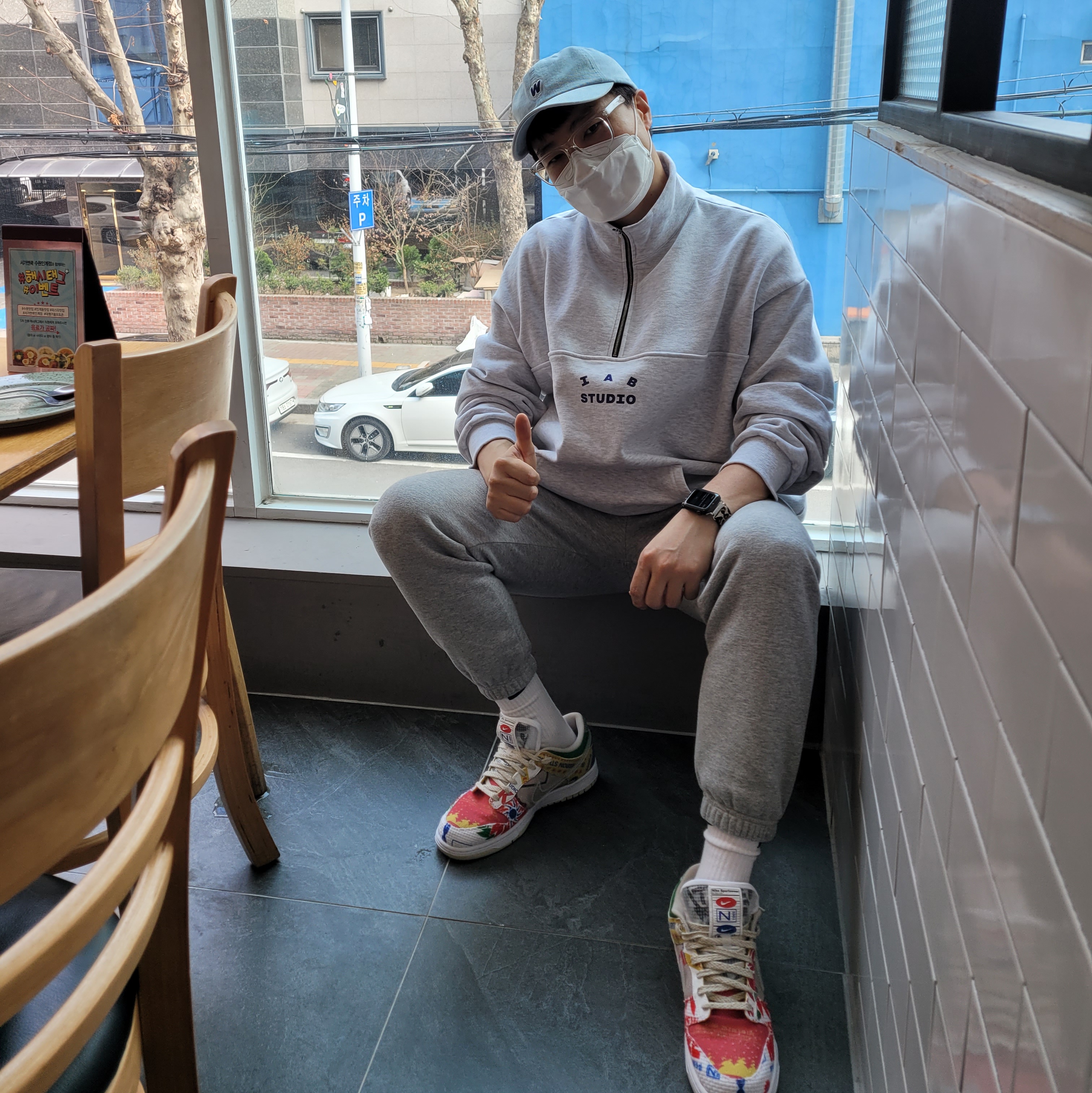 Nike Dunk Low SP City Market, IAB Studio Half Zip Pullover Light Gray 착용 스타일