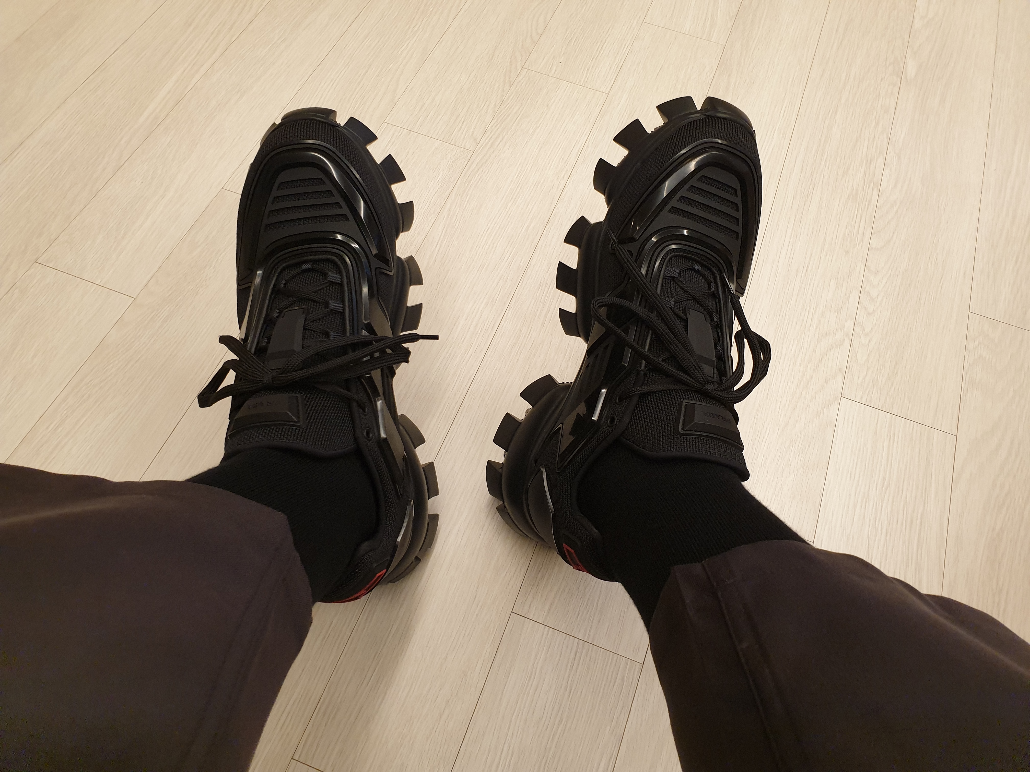 Prada Cloudbust Thunder Technical Fabric Sneakers Black 착용 스타일