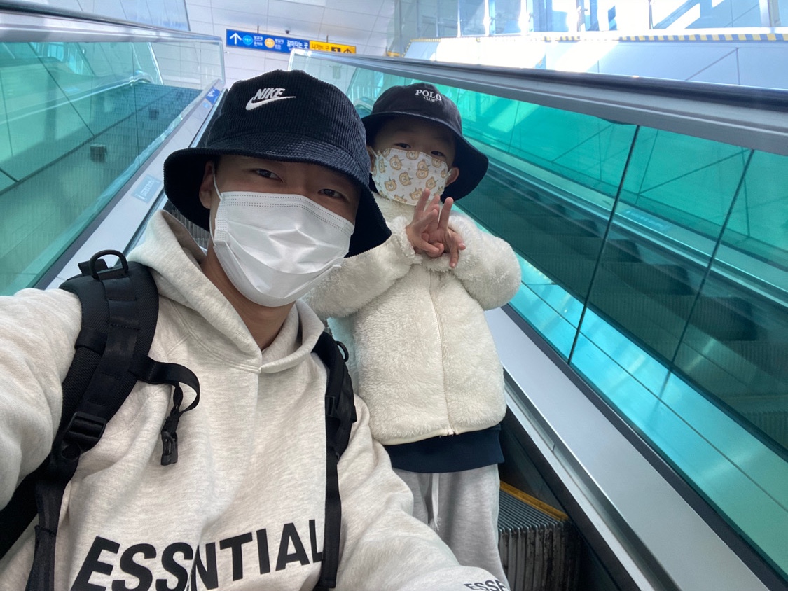 Nike Futura Corduroy Bucket Black, Essentials 3D Silicon Applique Pullover Hoodie Oatmeal/Oatmeal Heather/Light Heather Oatmeal 2020 착용 스타일 - 2