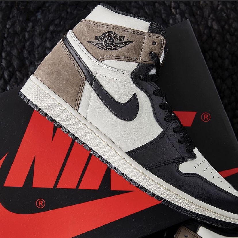 Jordan 1 Retro High OG Black Mocha 착용 스타일