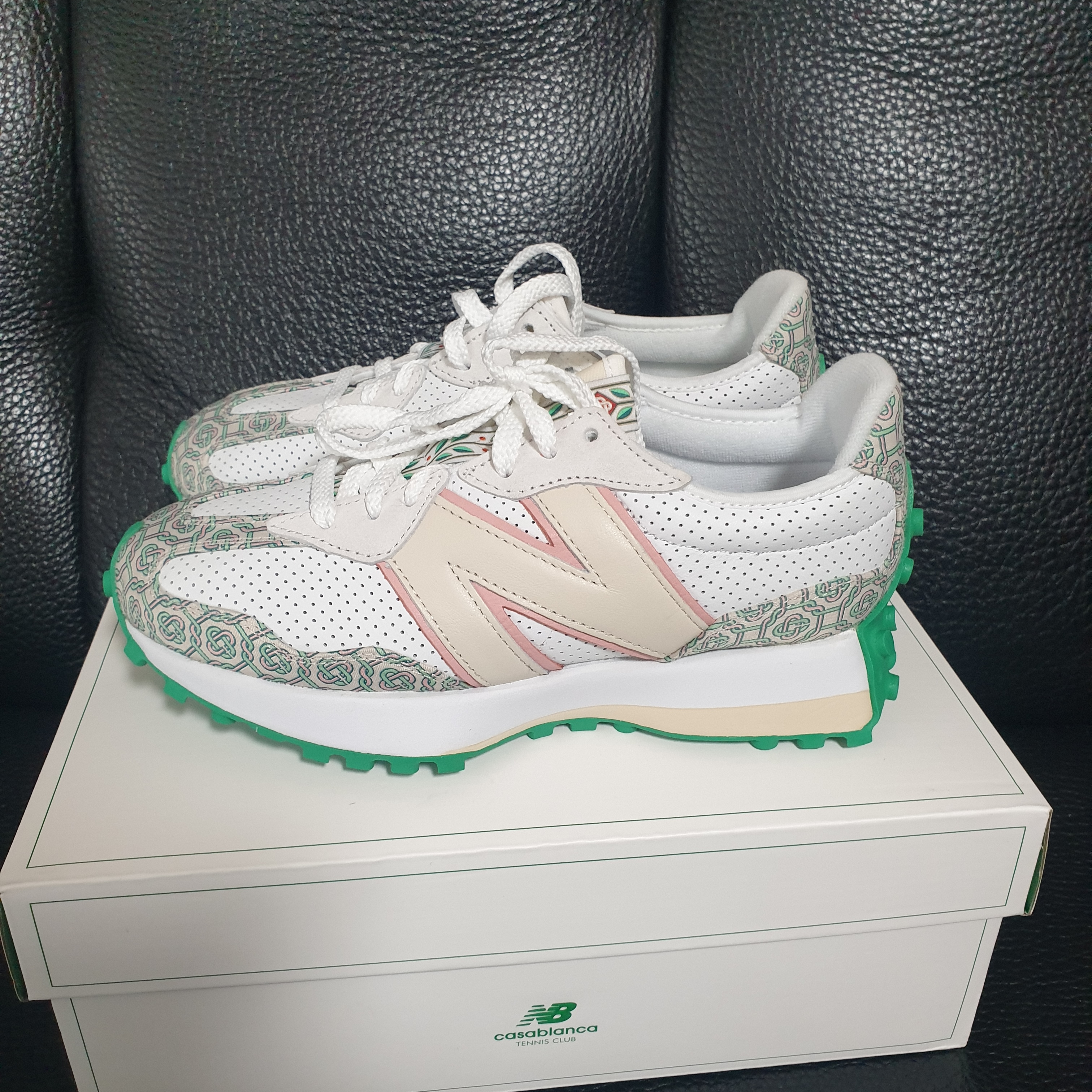 New Balance x Casablanca 327 Idealist Monogram White Green 착용 스타일 - 2