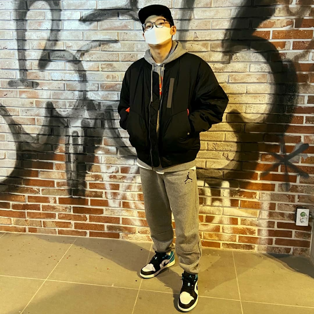 Jordan 1 Low SE Laser Blue 착용 스타일 - 1