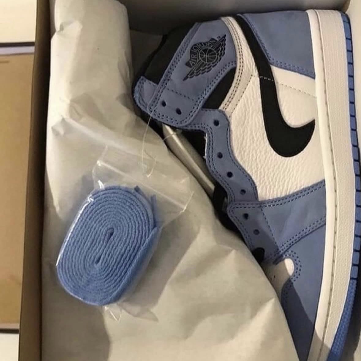 Jordan 1 Retro High OG University Blue 착용 스타일