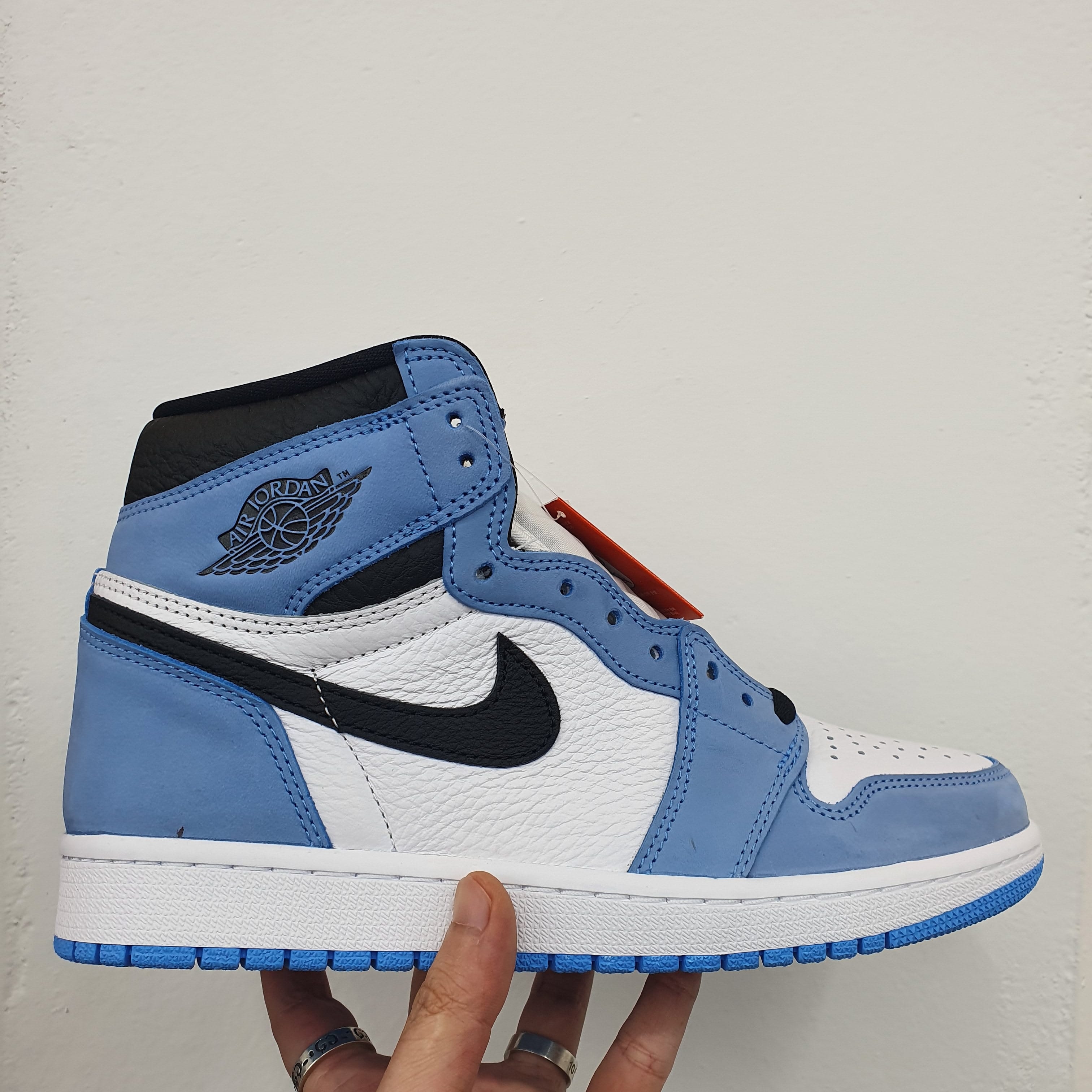 Jordan 1 Retro High OG University Blue 착용 스타일