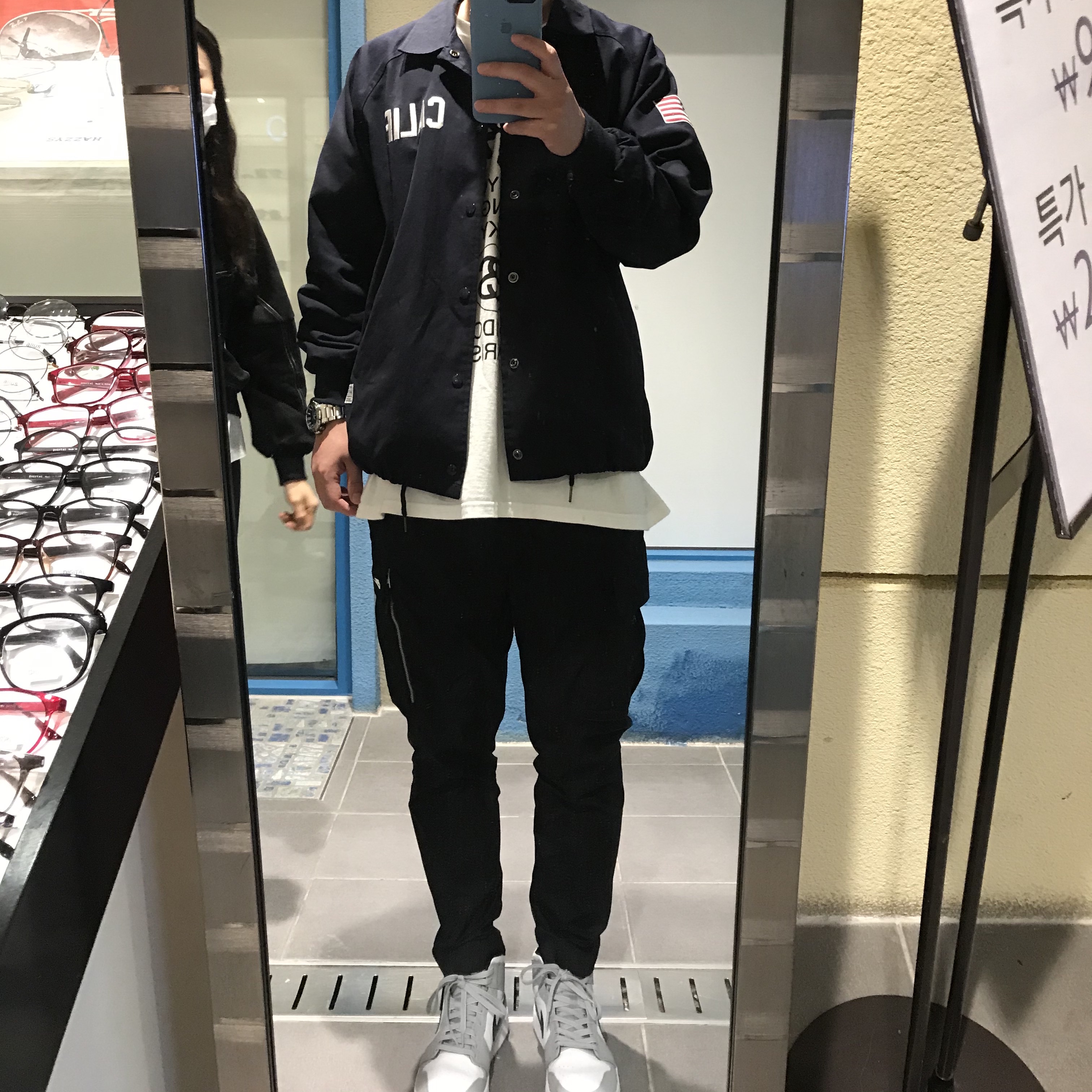 Jordan 1 Mid Light Smoke Grey 착용 스타일