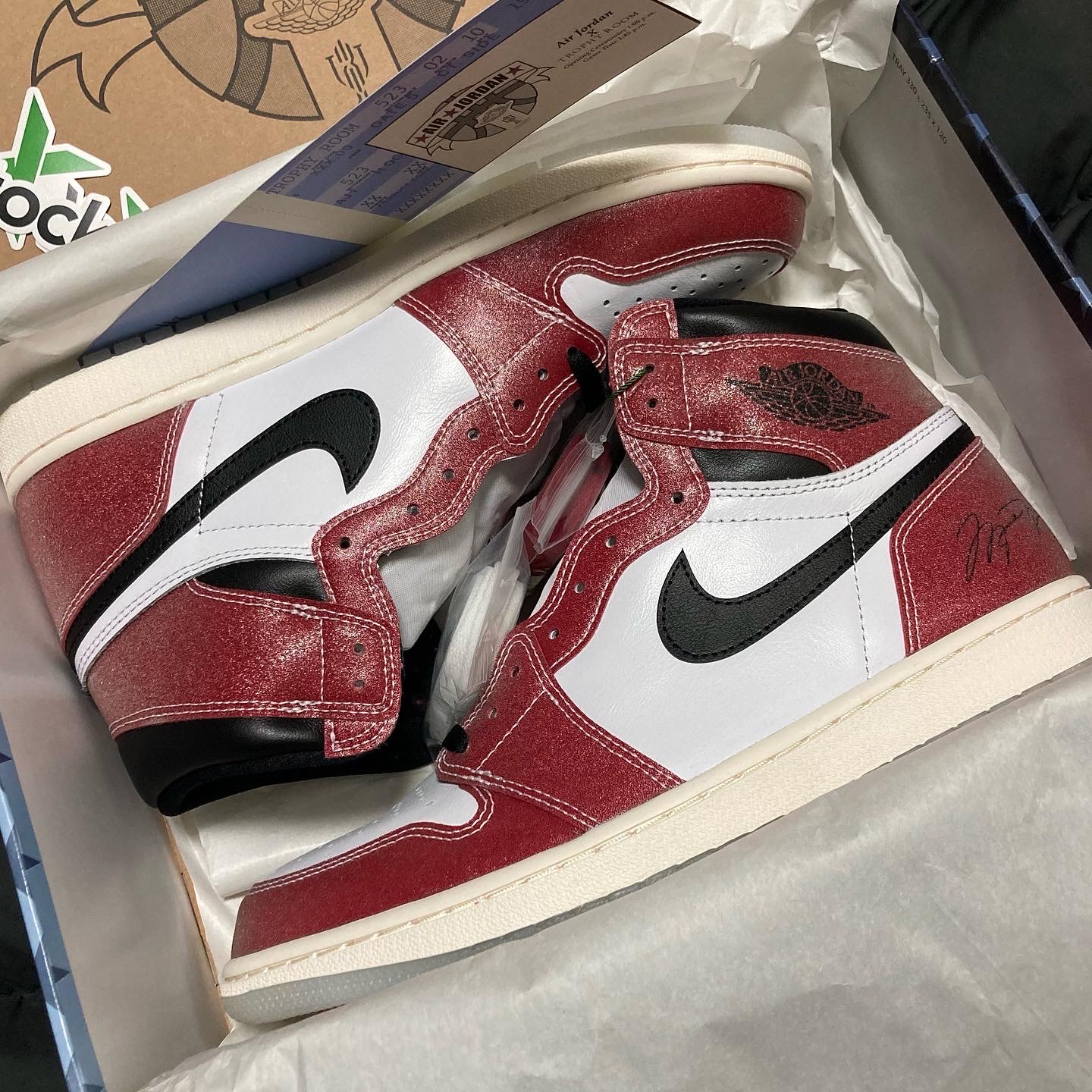 Jordan 1 x Trophy Room Retro High OG SP Chicago 착용 스타일 - 4