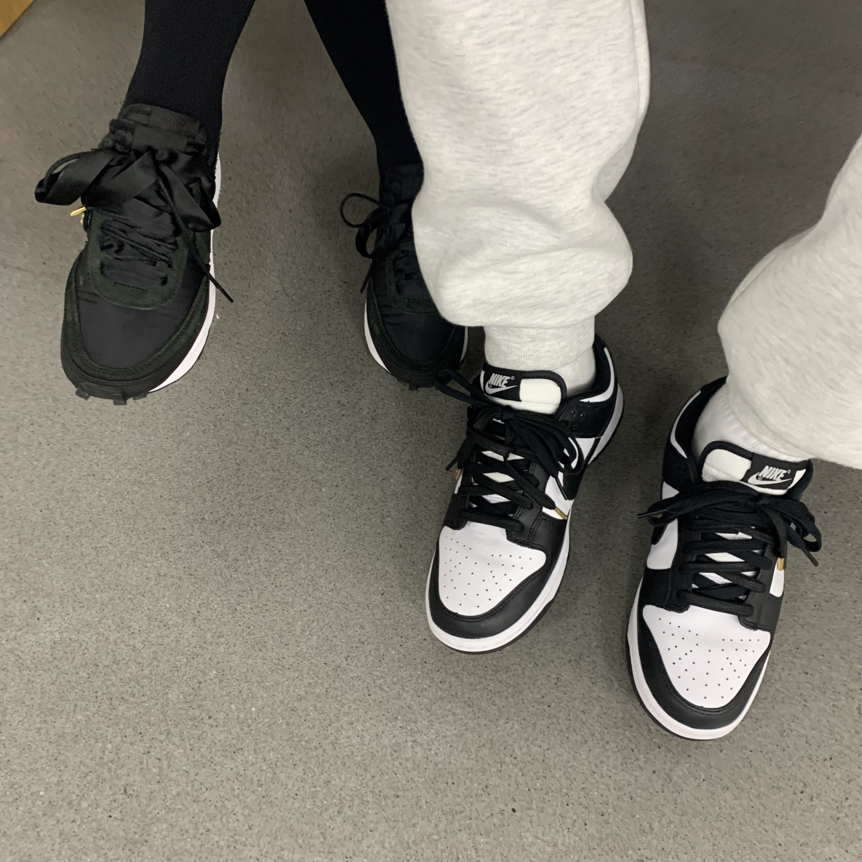 Nike Dunk Low Retro Black, Nike x Sacai LDWaffle Black Nylon 착용 스타일
