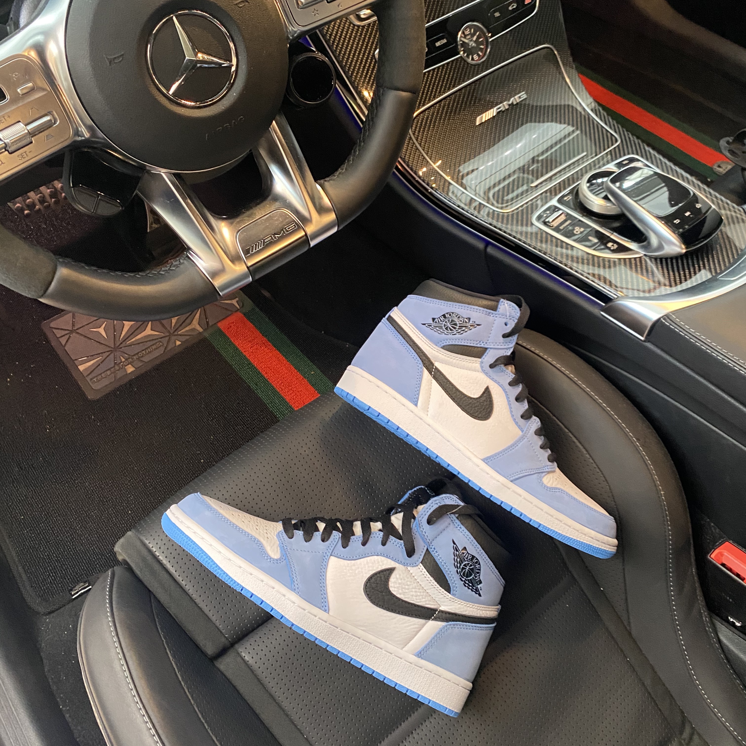 Jordan 1 Retro High OG University Blue 착용 스타일