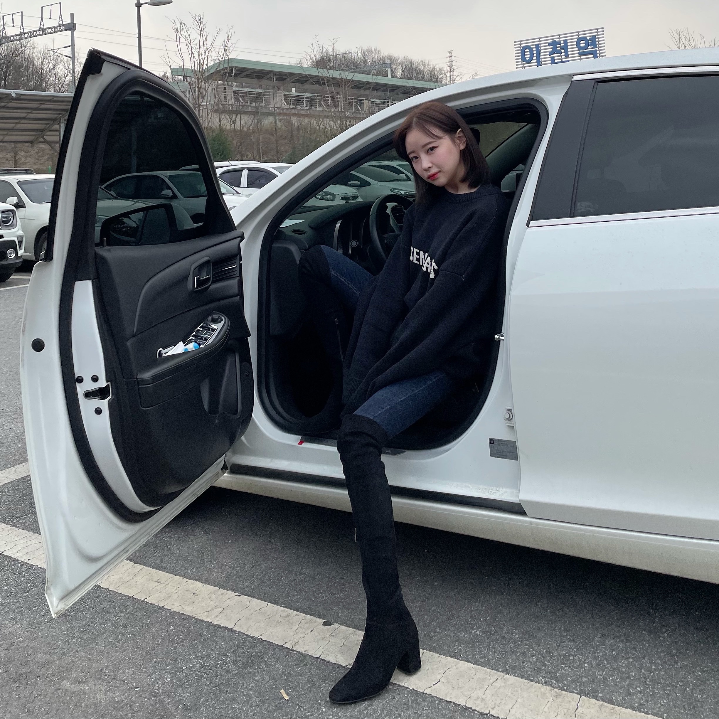 Essentials Knit Sweater Black 2020 착용 스타일 - 1