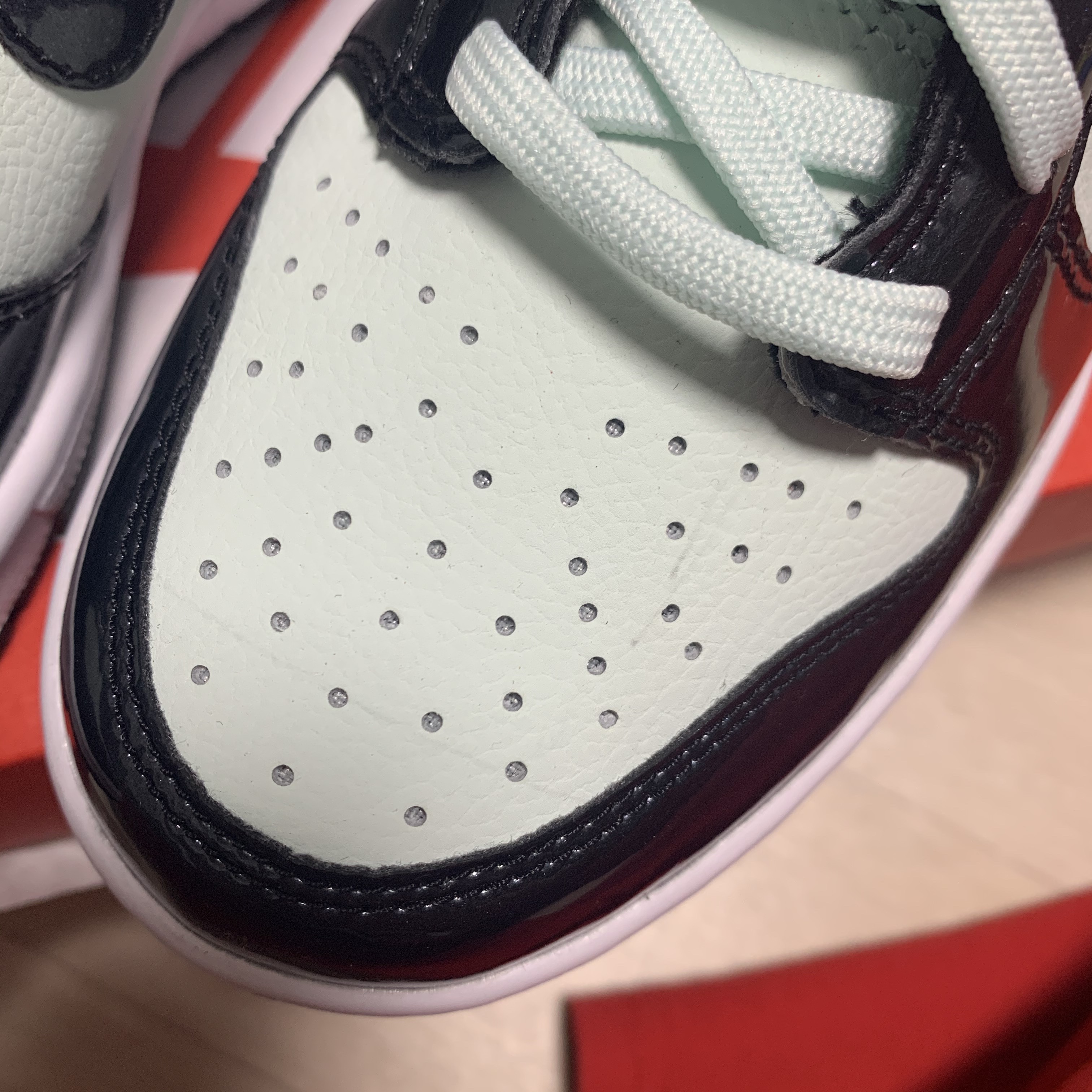 Nike Dunk High Barely Green 착용 스타일 - 4