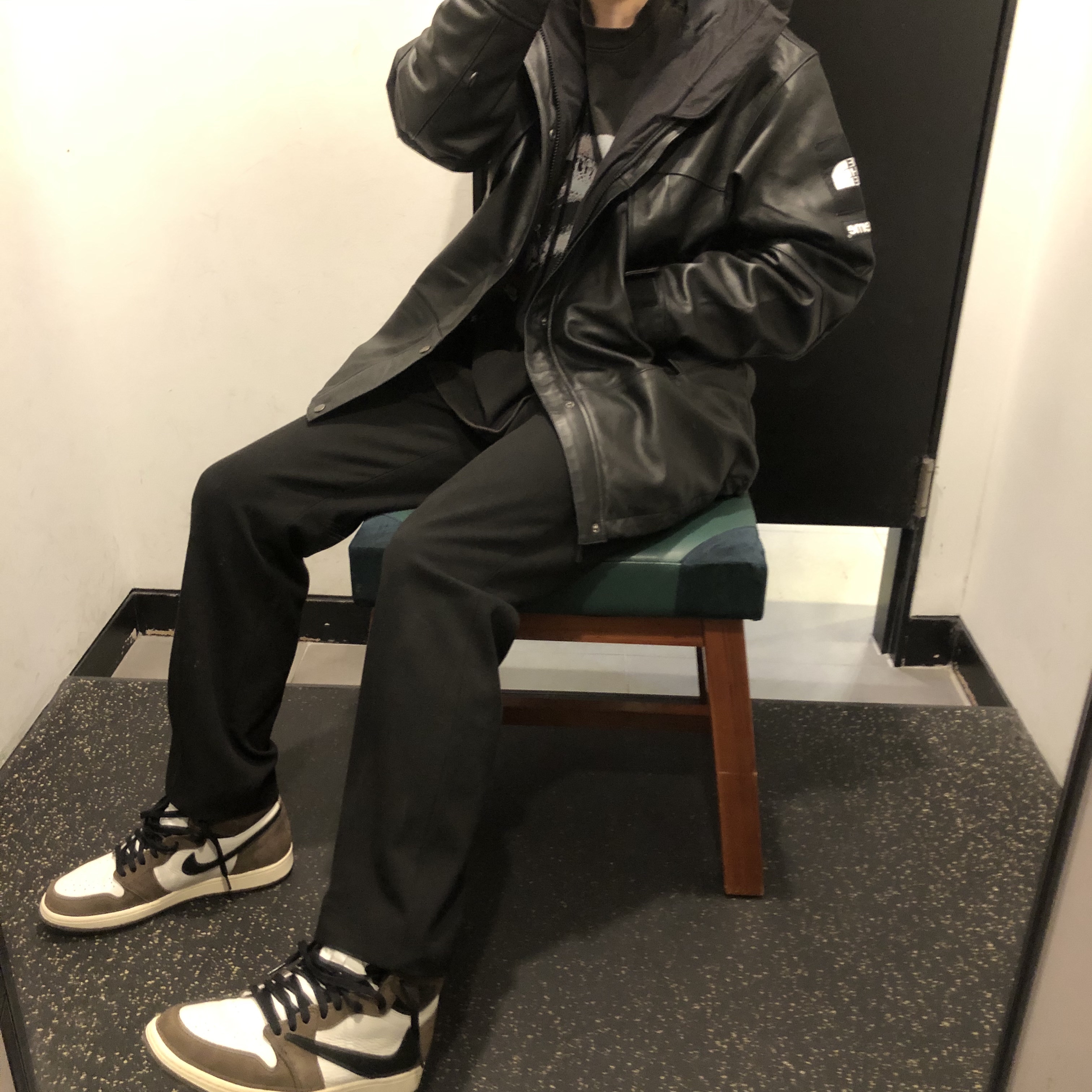 Jordan 1 x Travis Scott Retro High OG SP Mocha, Supreme x The North Face Leather Mountain Parka Black - 18FW 착용 스타일