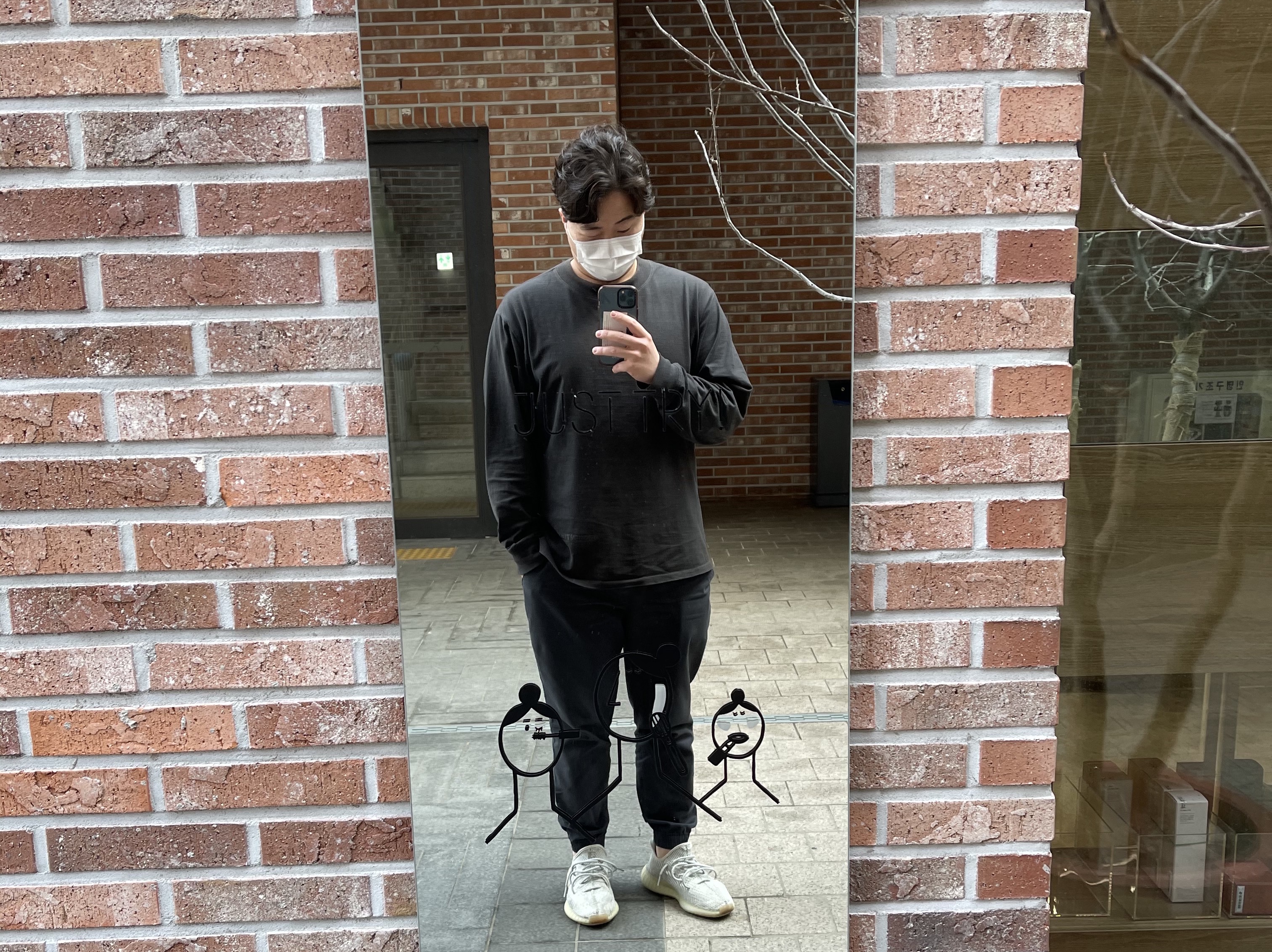 Adidas Yeezy Boost 350 V2 Yeshaya - Reflective 착용 스타일