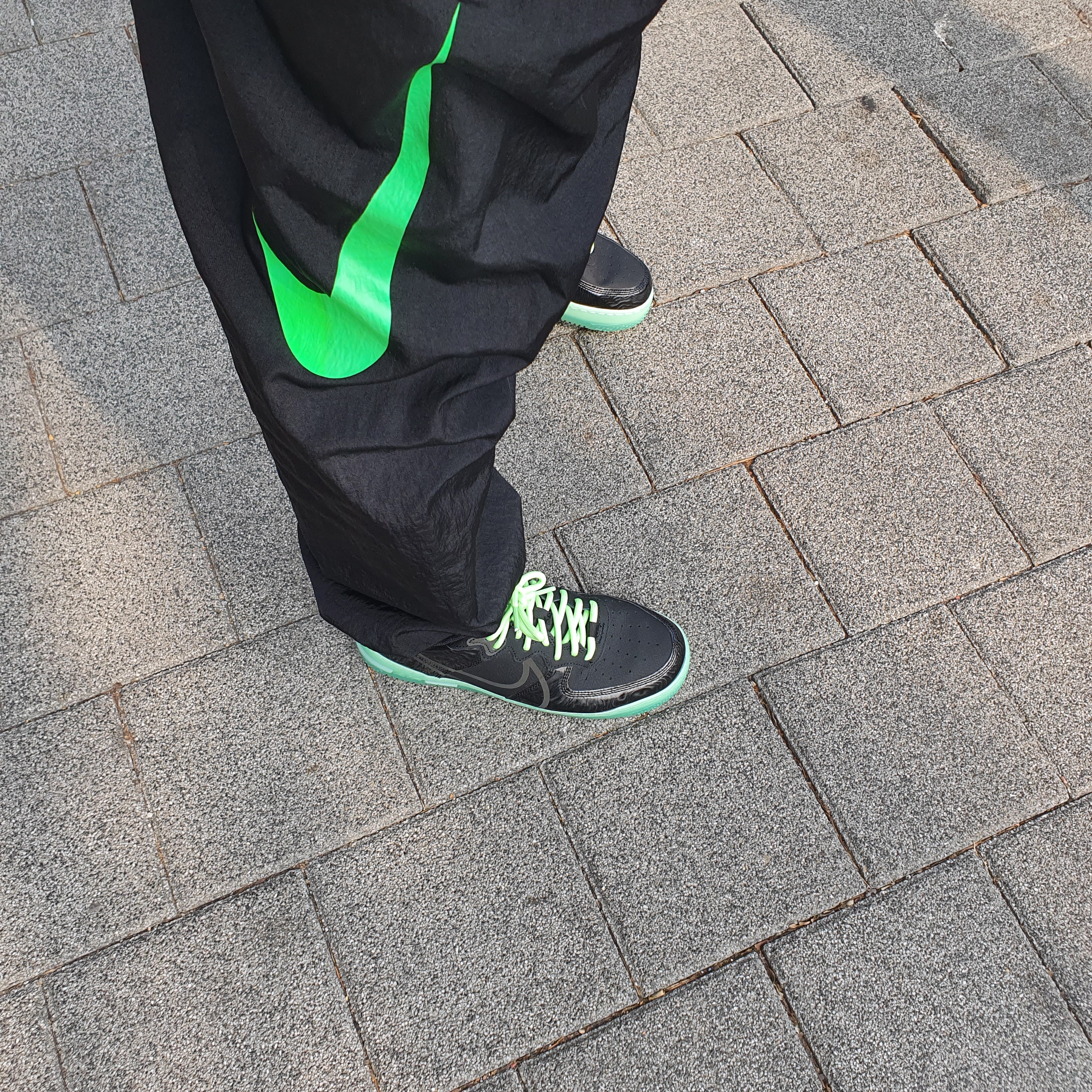 Nike Air Force 1 React LV8 Barely Green 착용 스타일 - 2
