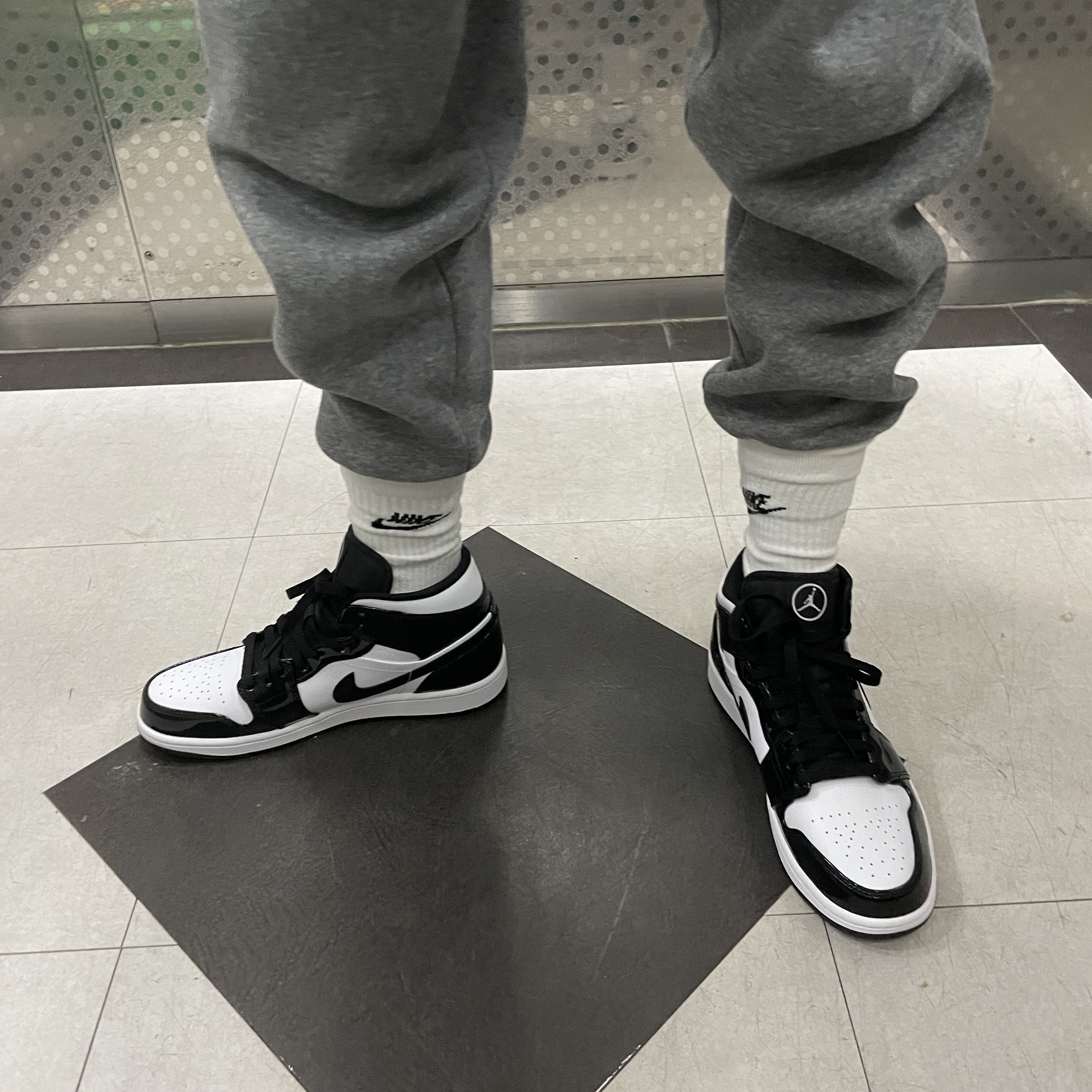 Jordan 1 Mid SE ASW Black 착용 스타일 - 1