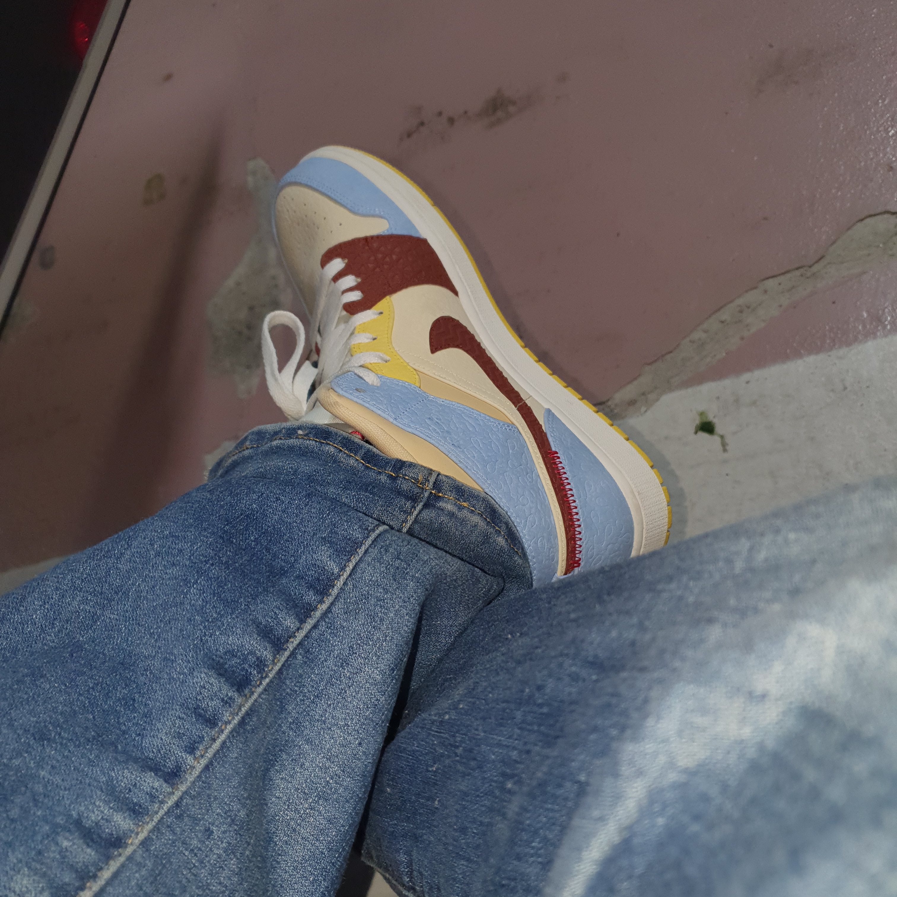 Jordan 1 x Maison Chateau Rouge Mid SE Fearless 착용 스타일 - 3