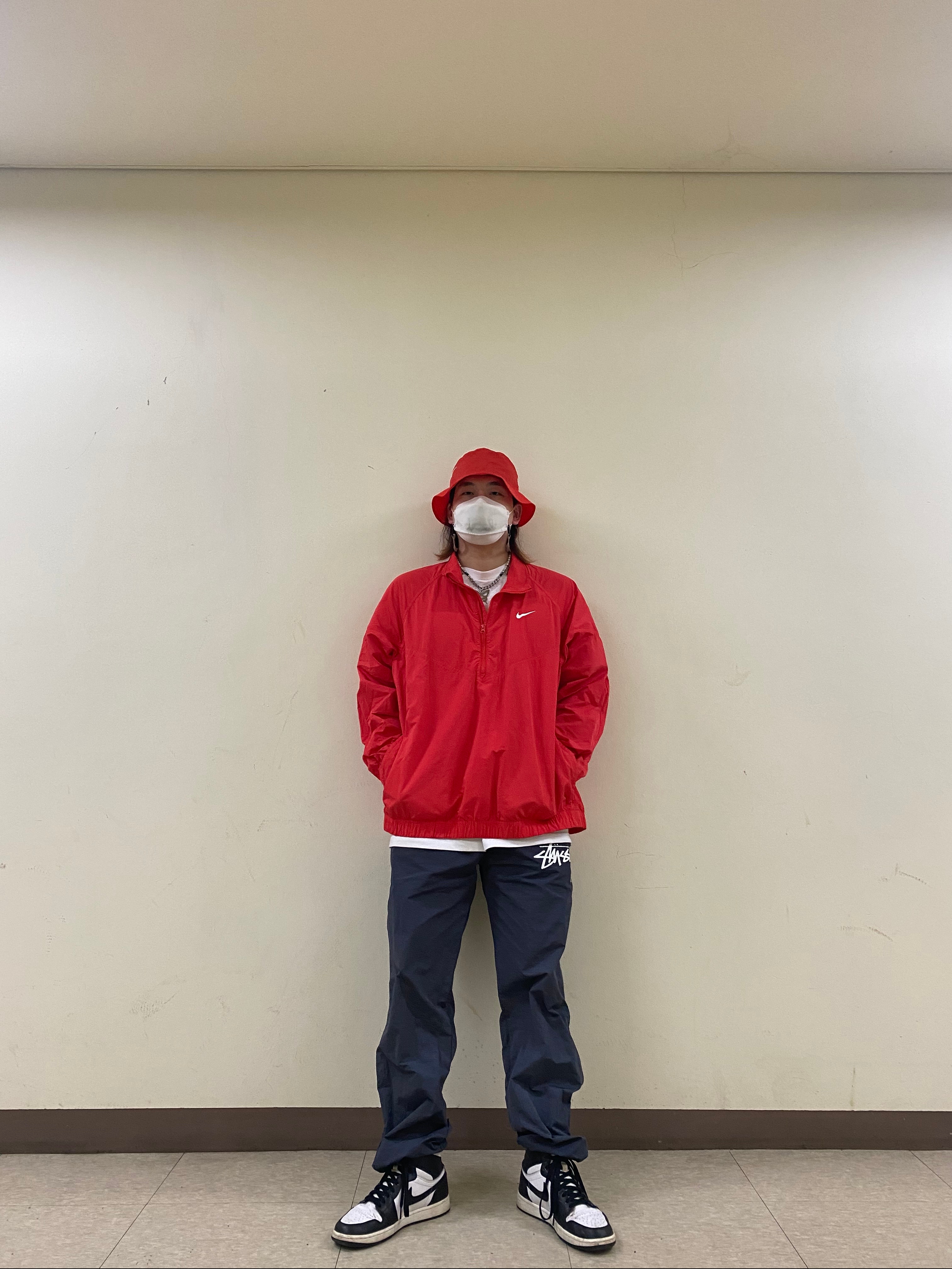 Jordan 1 Retro High OG Black White 2014, Nike x Stussy Windrunner Jacket Habanero Red 착용 스타일