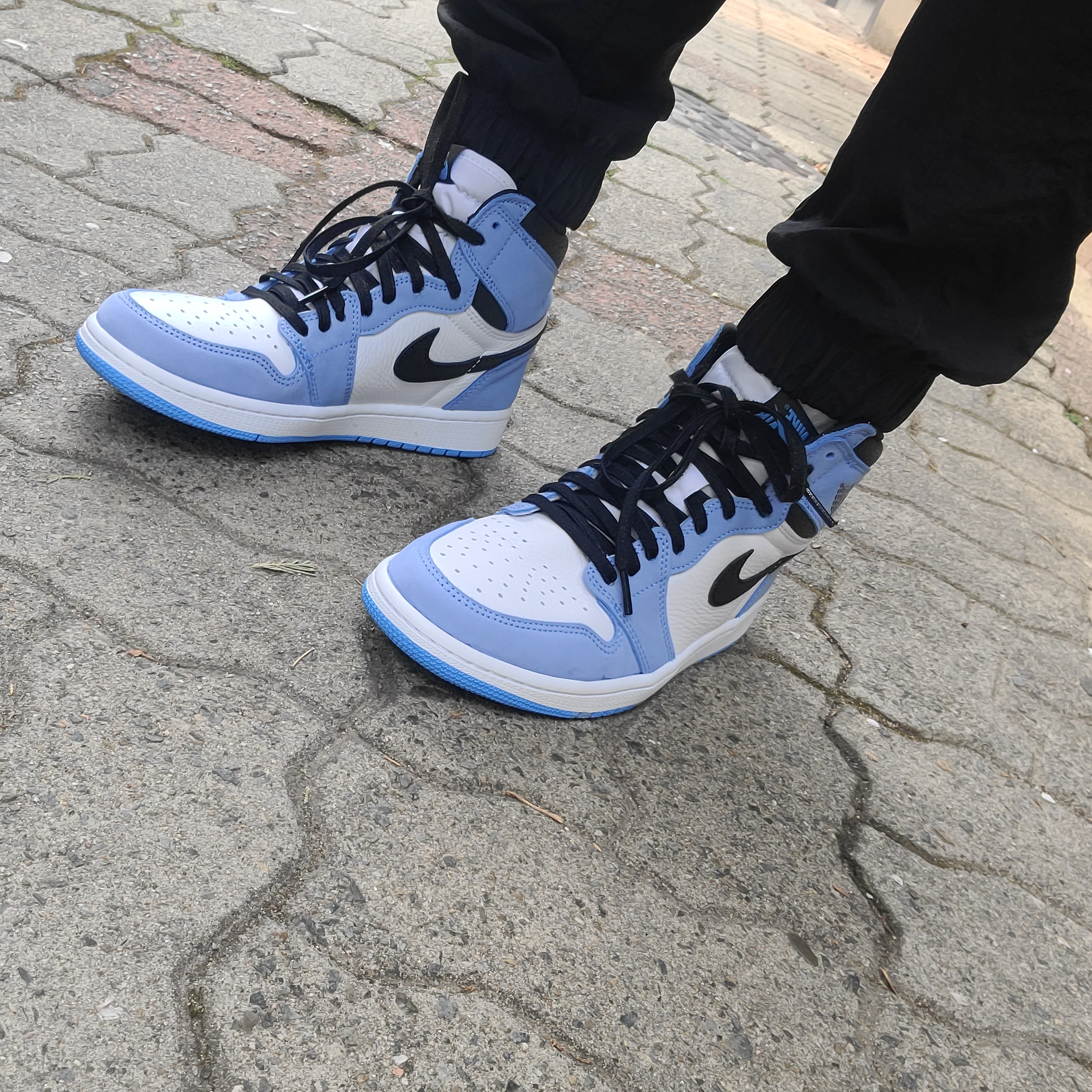 Jordan 1 Retro High OG University Blue 착용 스타일