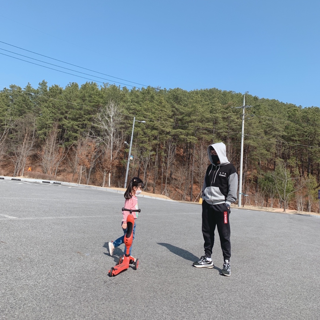 Nike x Sacai VaporWaffle Black White, IAB Studio x Niniz Zip-up Hoodie 착용 스타일