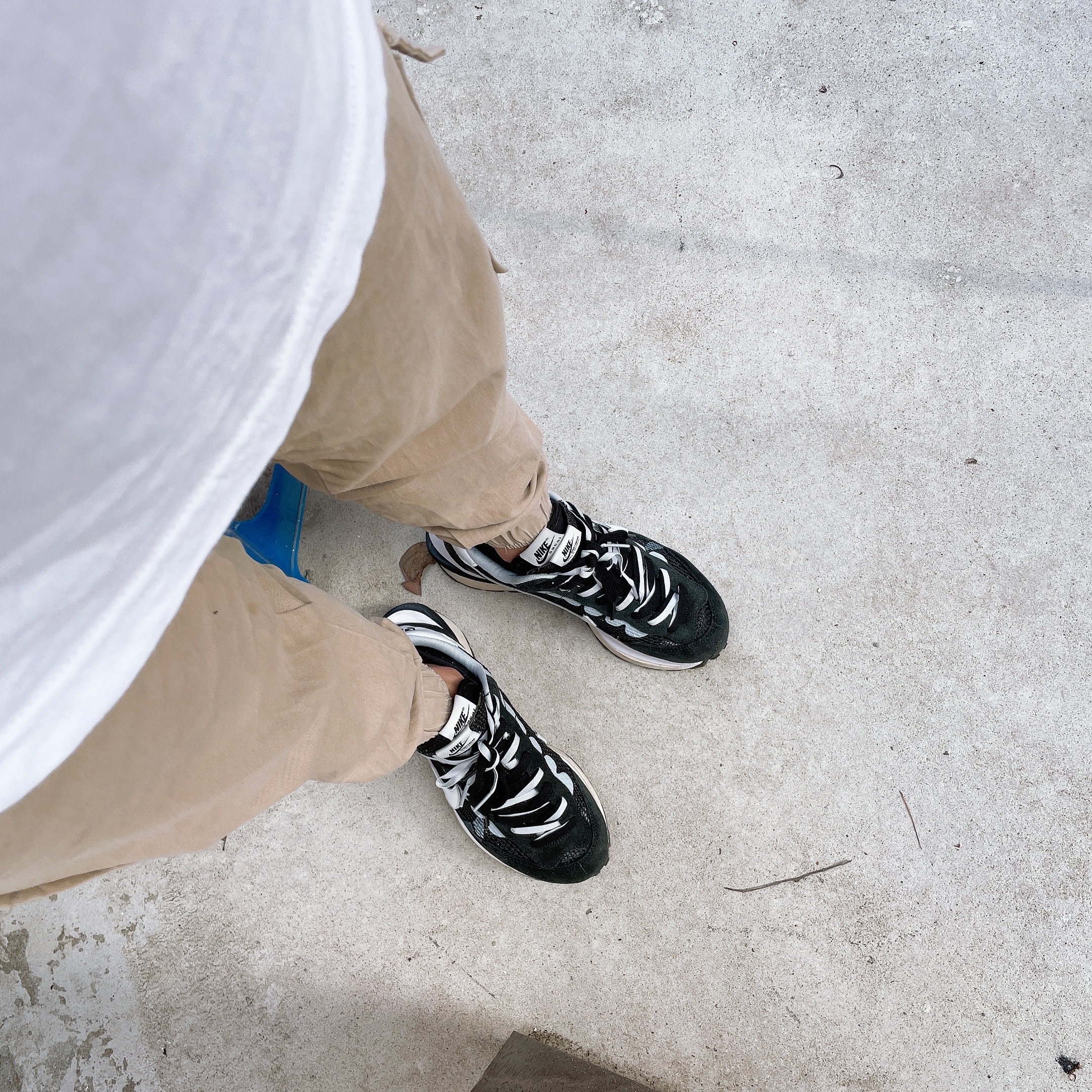 Nike x Sacai VaporWaffle Black White 착용 스타일 - 1