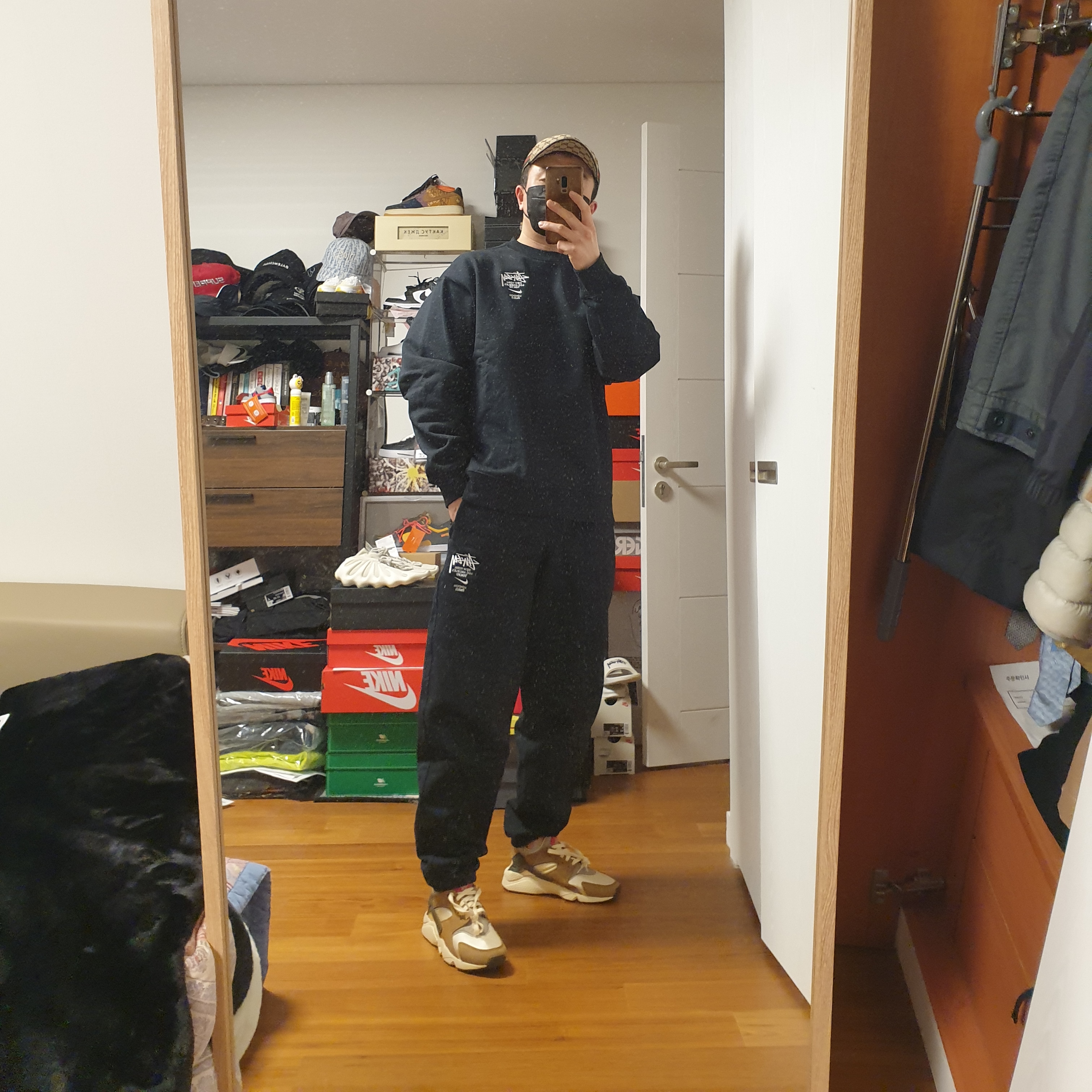 Nike x Stussy Air Huarache LE Desert Oak, Nike x Stussy NRG ZR Fleece Crewneck Black - US/EU 착용 스타일 - 1
