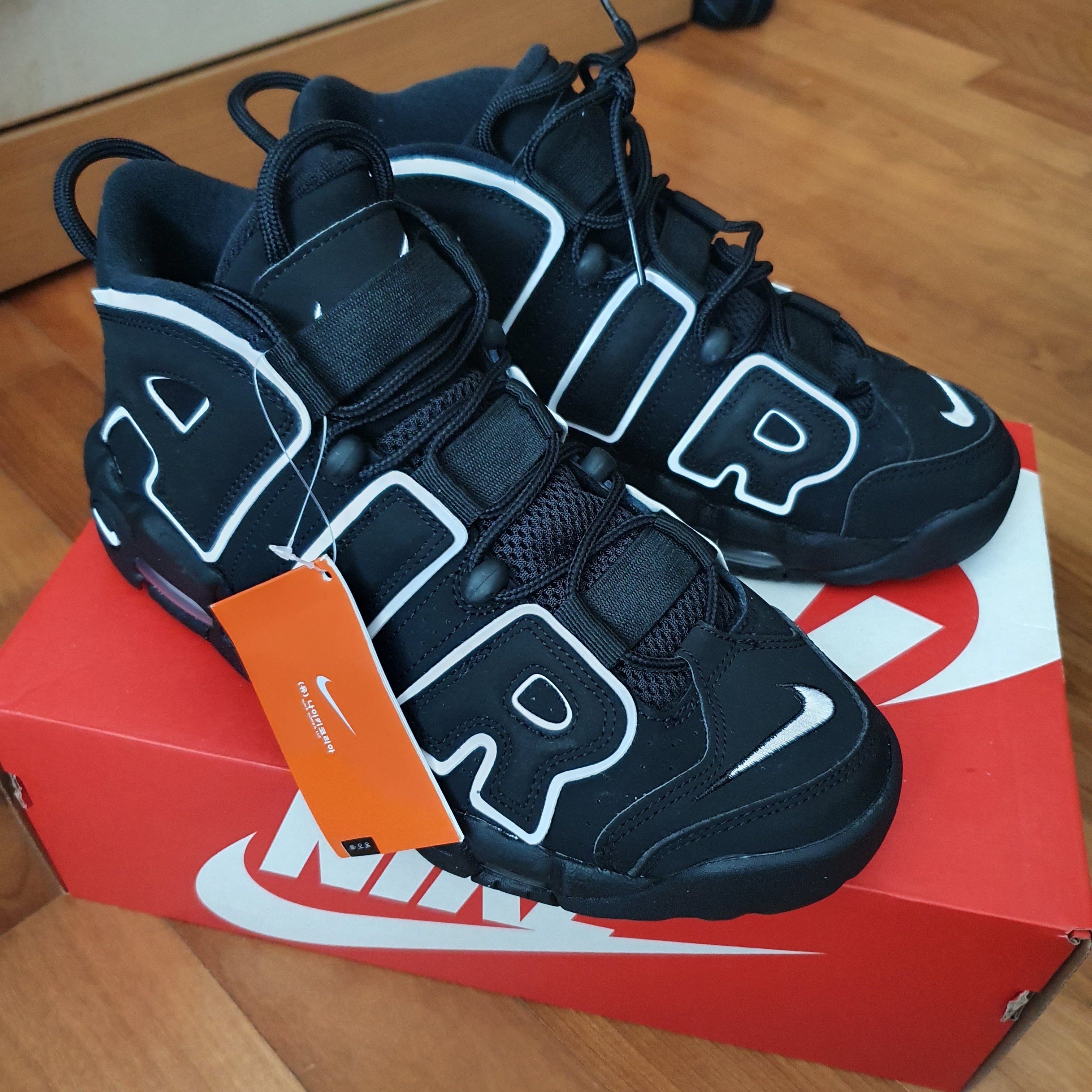 Nike Air More Uptempo Black White 2020 착용 스타일 - 2