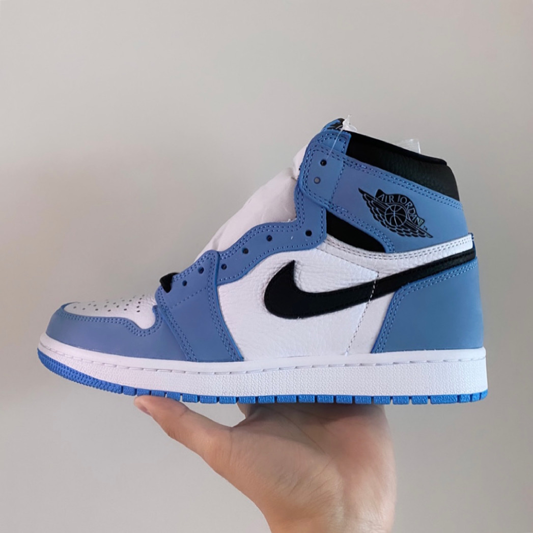 Jordan 1 Retro High OG University Blue 착용 스타일