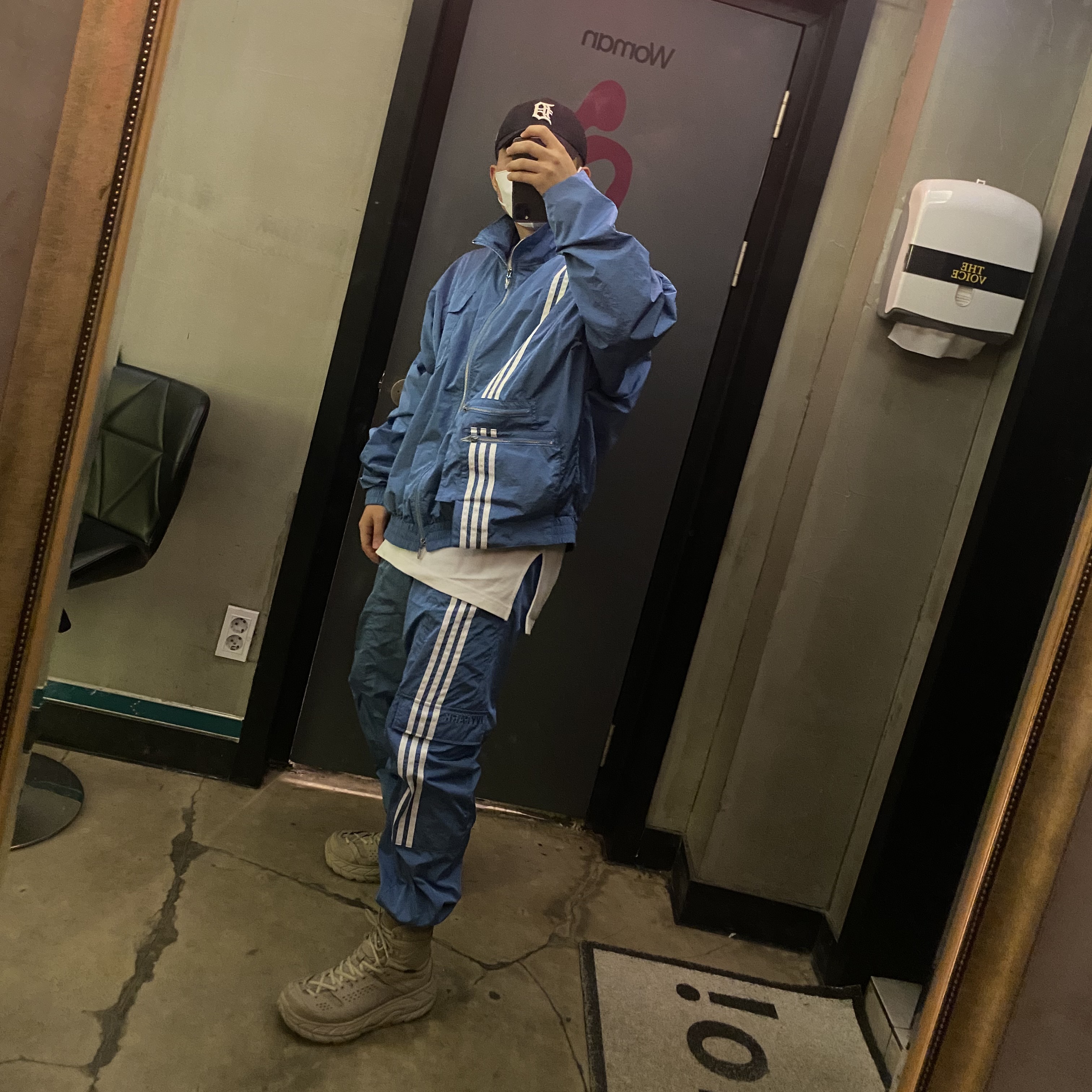 Hoka Tor Ultra Hi WP Simply Taupe 2018, Adidas x Beyonce Ivy Park Forum Mid Silver 착용 스타일