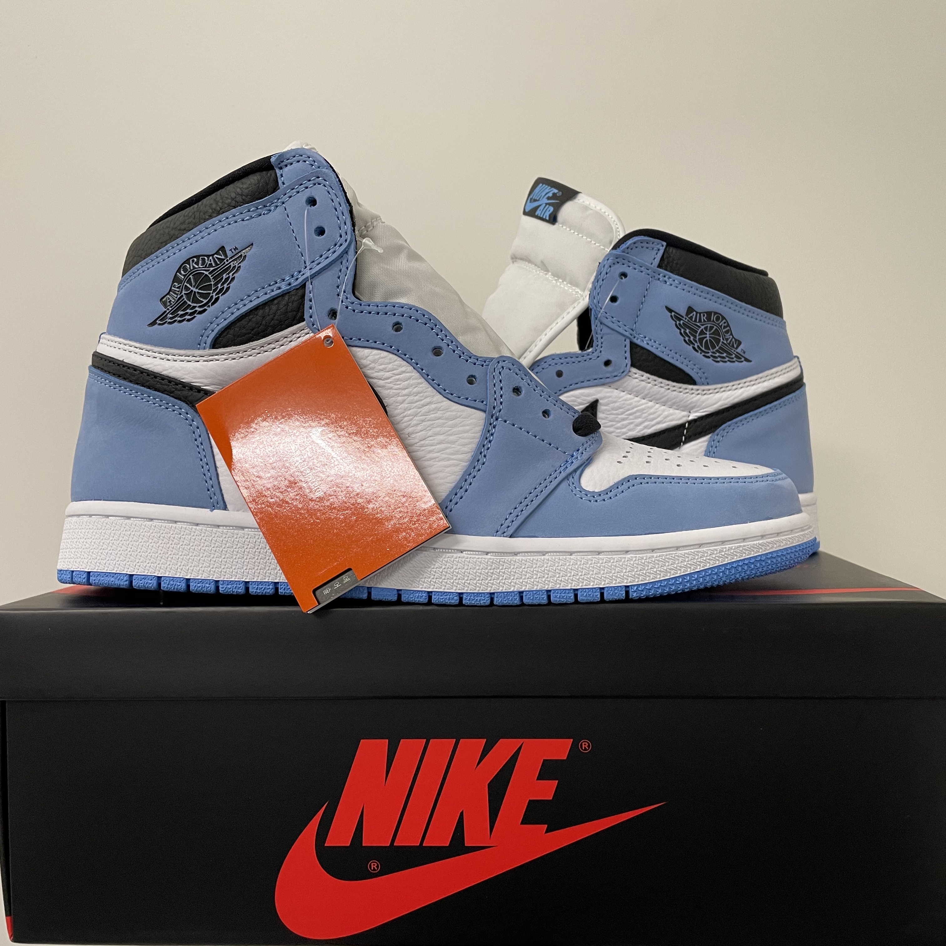 Jordan 1 Retro High OG University Blue 착용 스타일