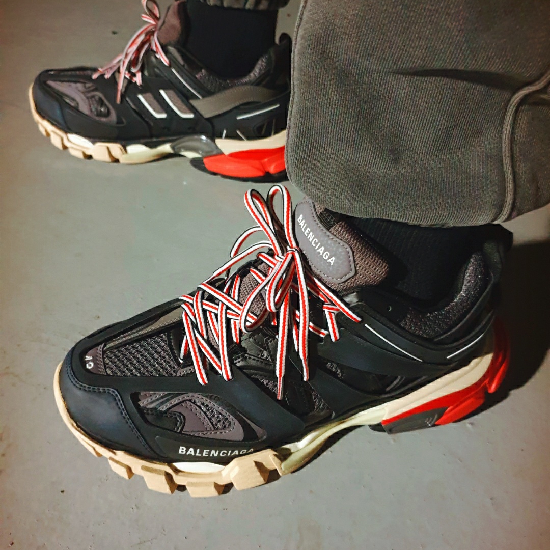 Balenciaga Track Sneakers Black Red 2019 착용 스타일 - 5