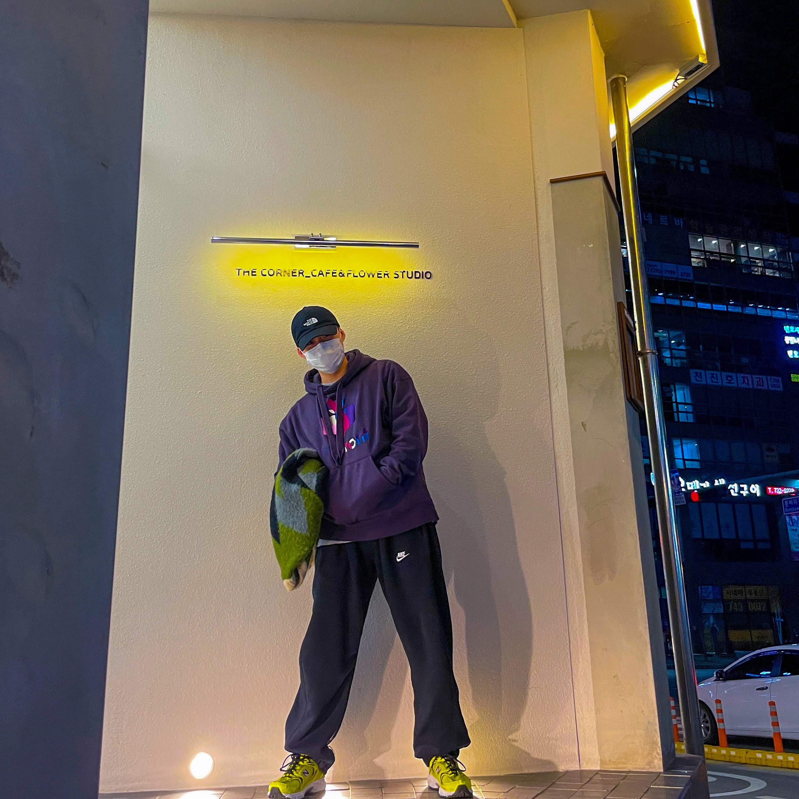 New Balance 530 Yellow 착용 스타일 - 1